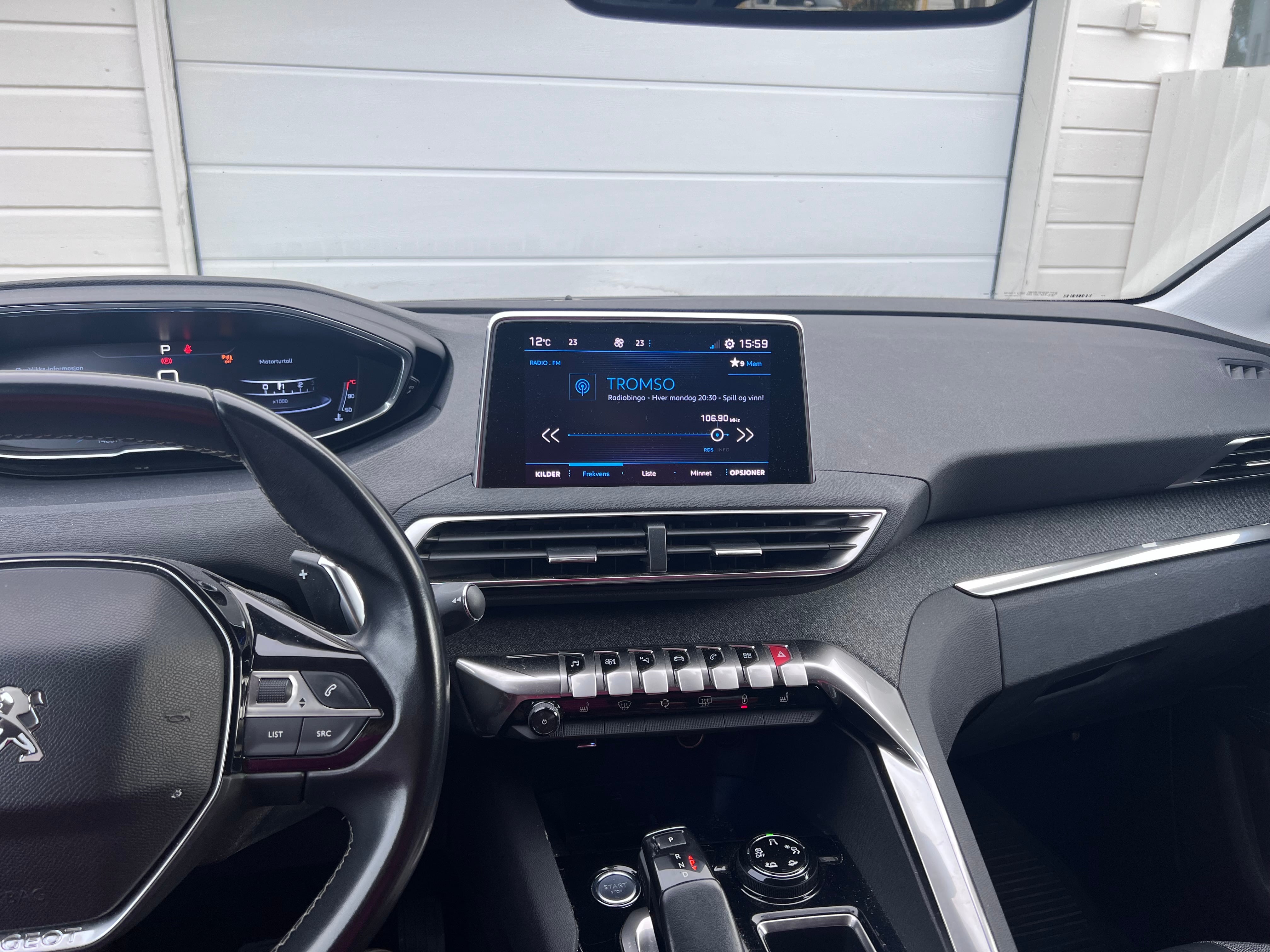 Peugeot 5008 con Silla infantil