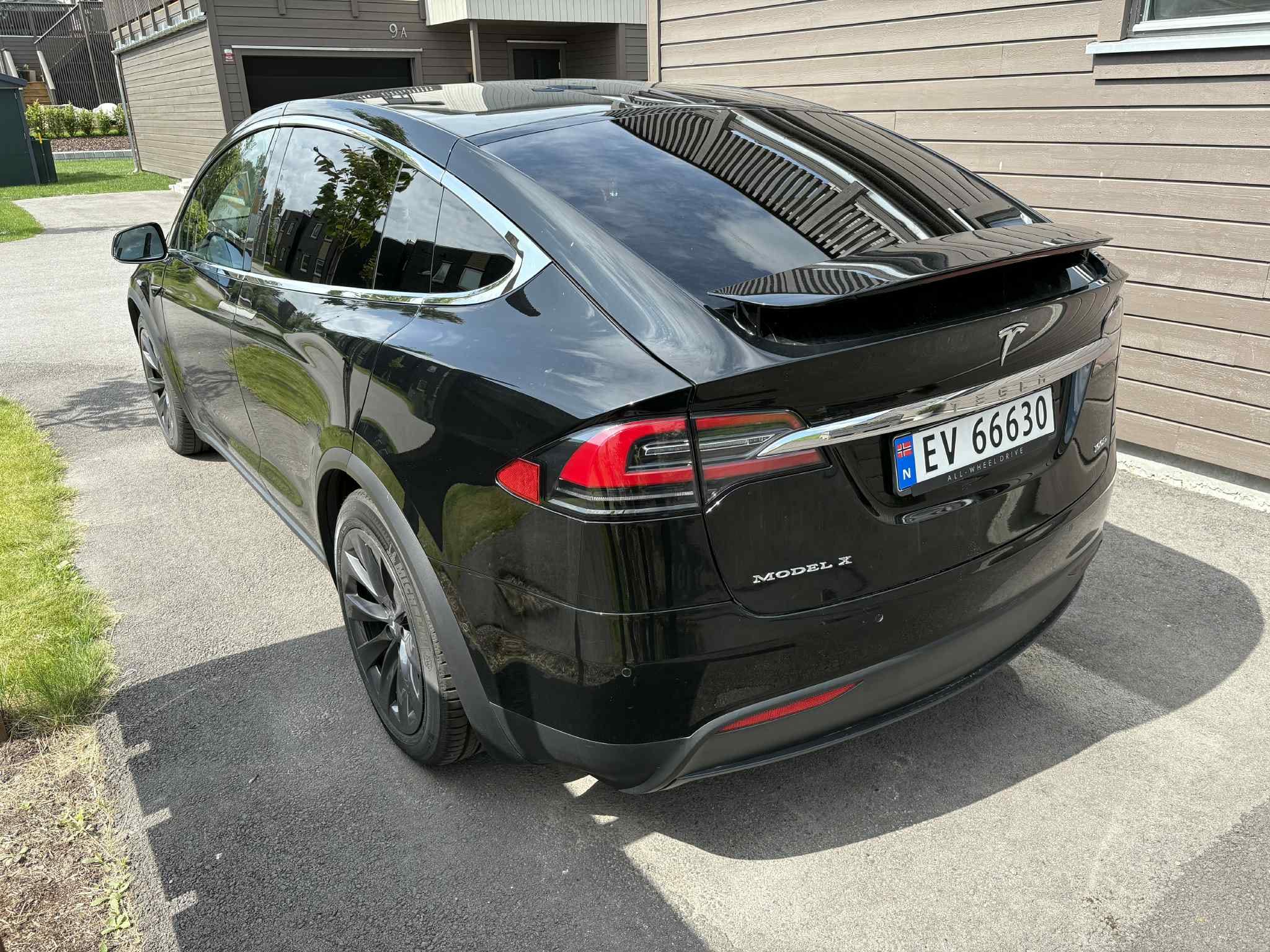 Tesla Model X med GPS