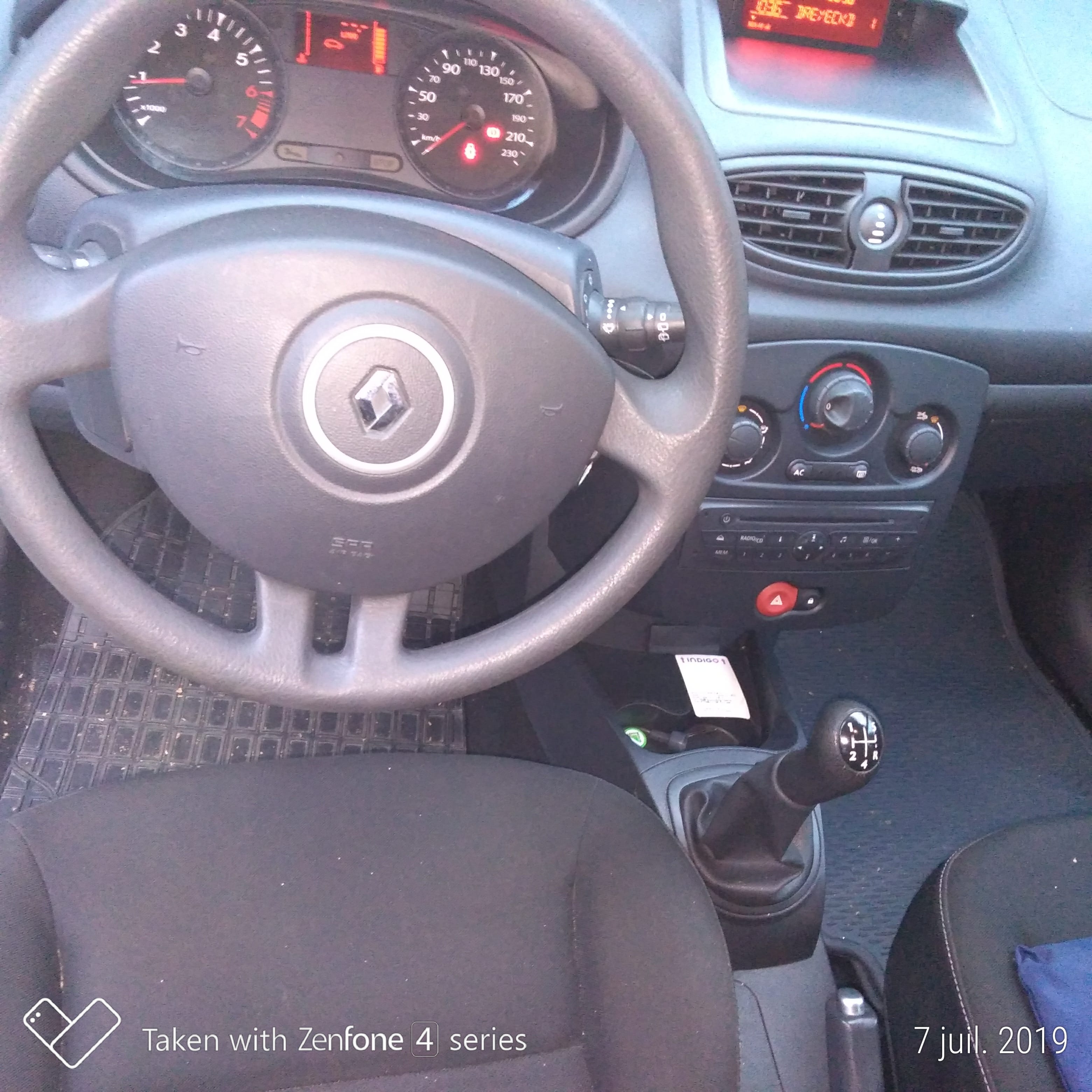 Renault Clio avec Siège bébé
