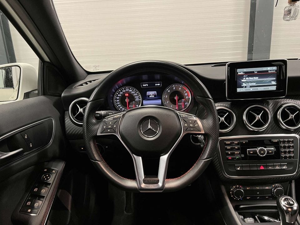 Mercedes-Benz A-Klasse med Lydinngang
