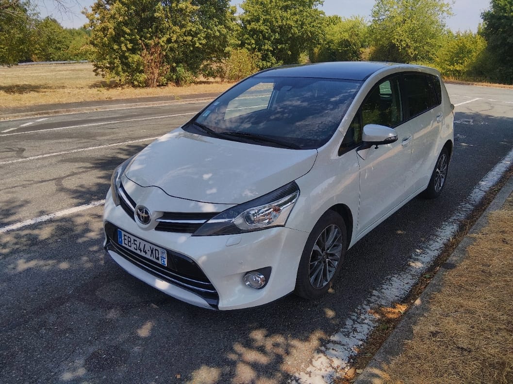 Toyota Verso Monospace 5 places boîte automatique, 2016, Essence 95, automatique