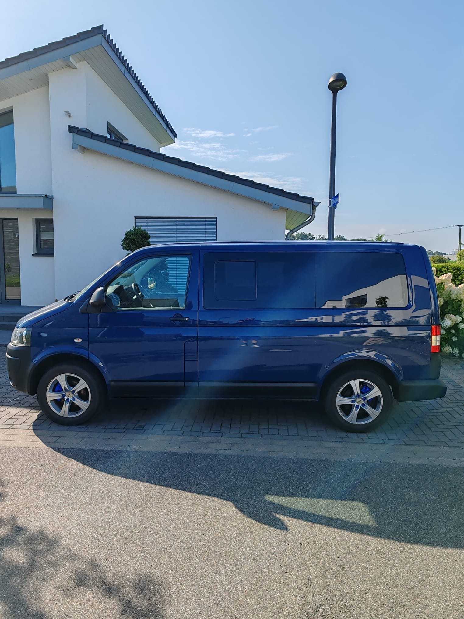 Volkswagen Transporter Kombi mit Winterreifen