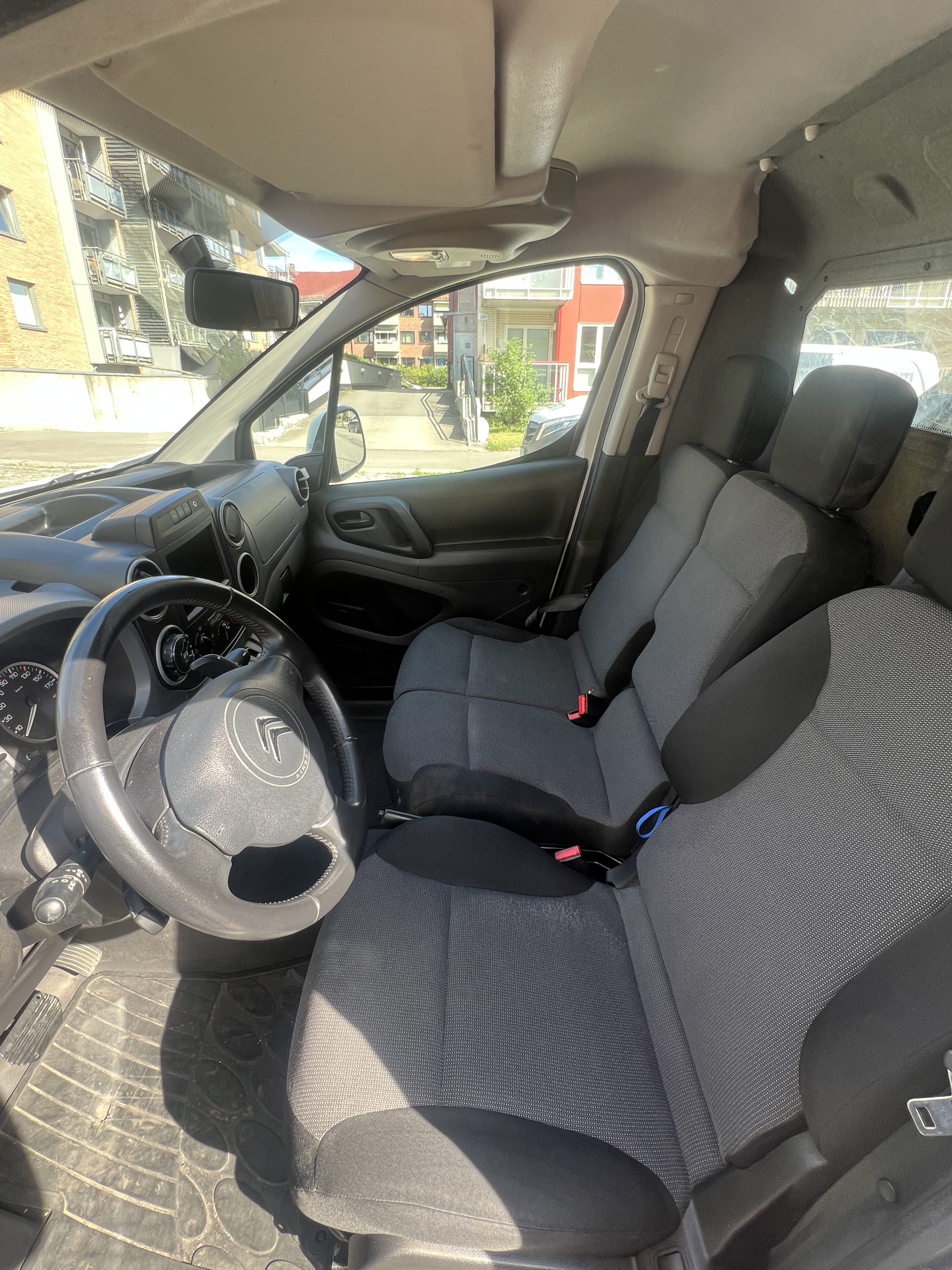 Citroen Berlingo med Lydinngang