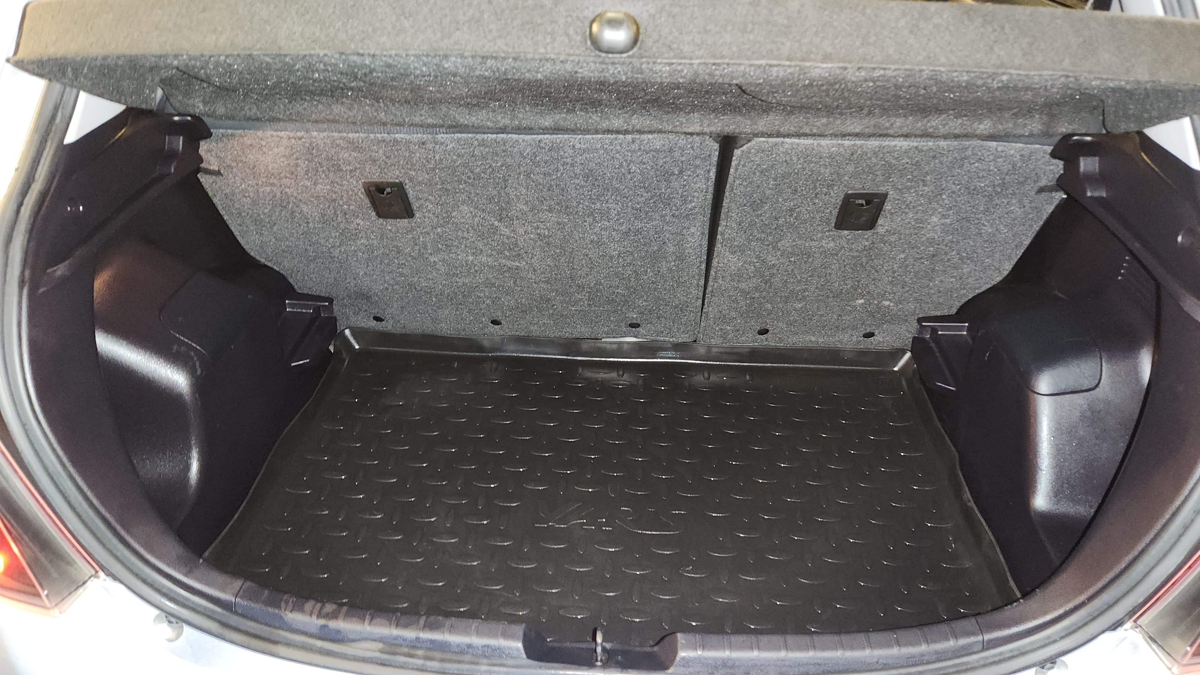 Toyota Yaris 1,5 Bensin, Automat with Audio / iPod input