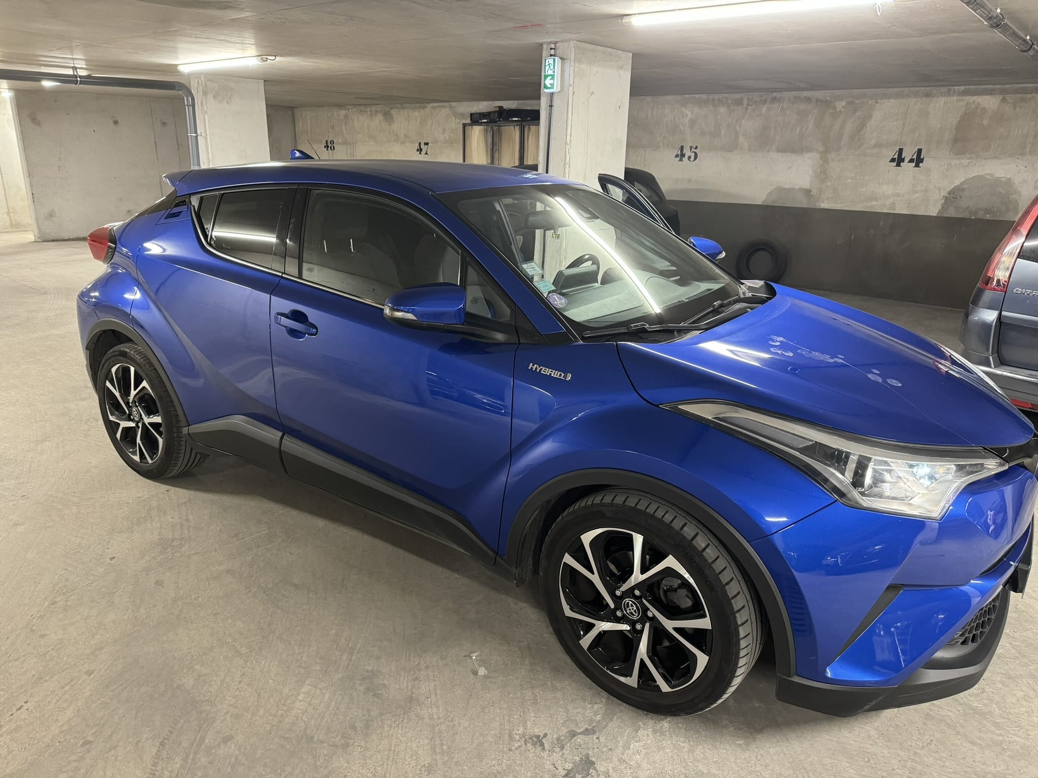 Toyota C-HR, 2018, Essence 98 / Électrique (hybride), automatique