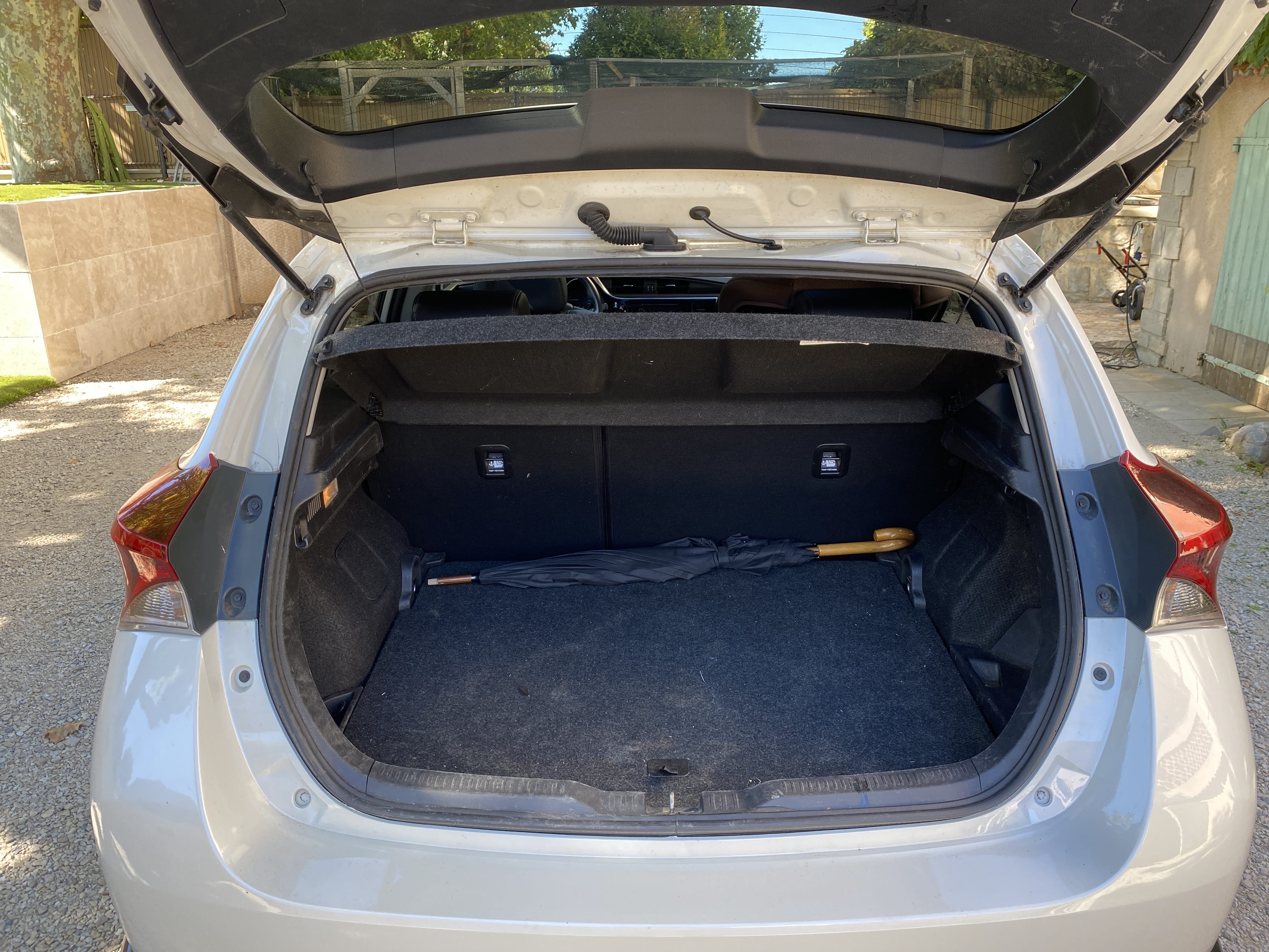 Toyota Auris hybride E85 avec Siège bébé