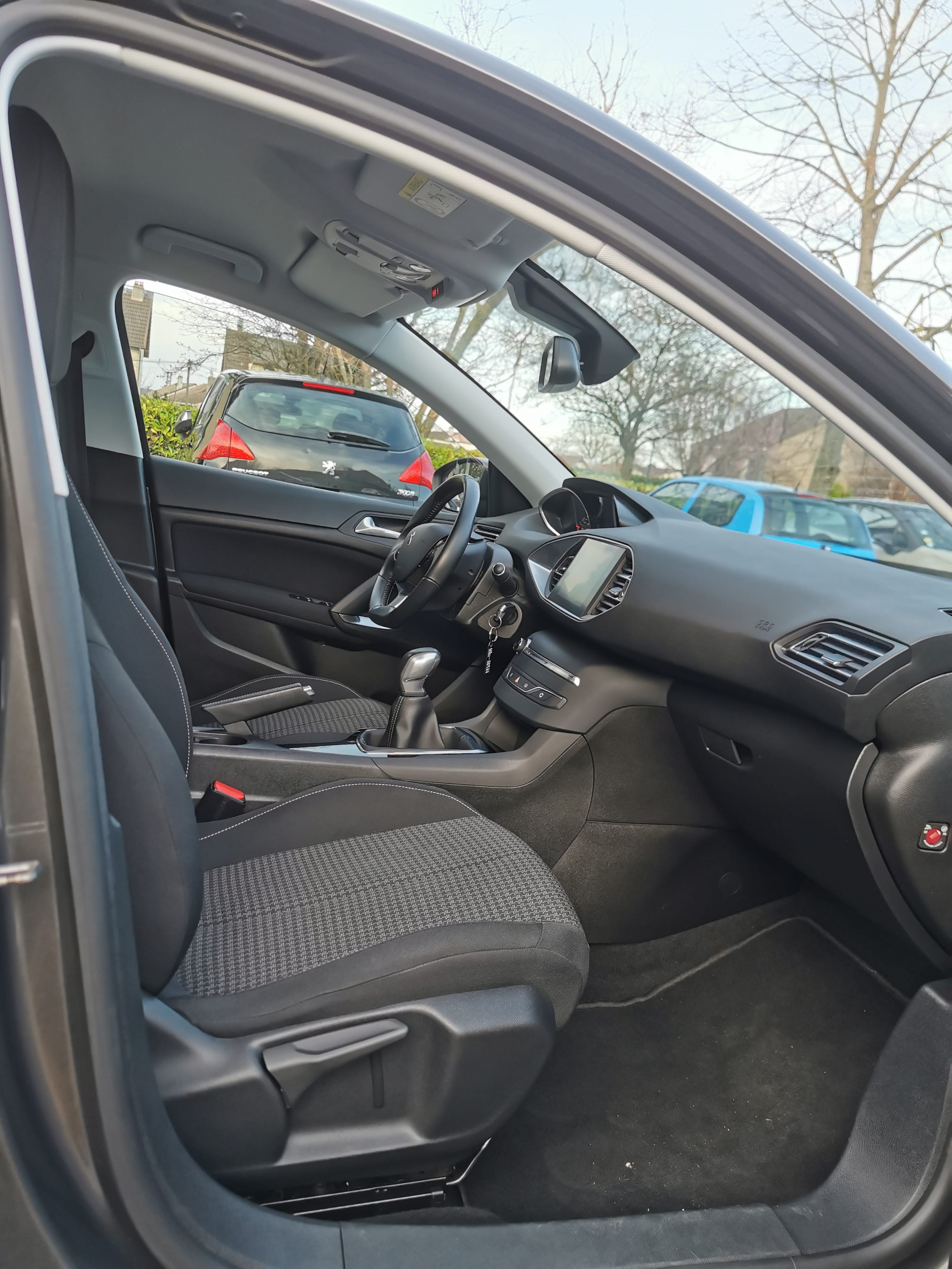 Peugeot 308 avec Coffre de toit