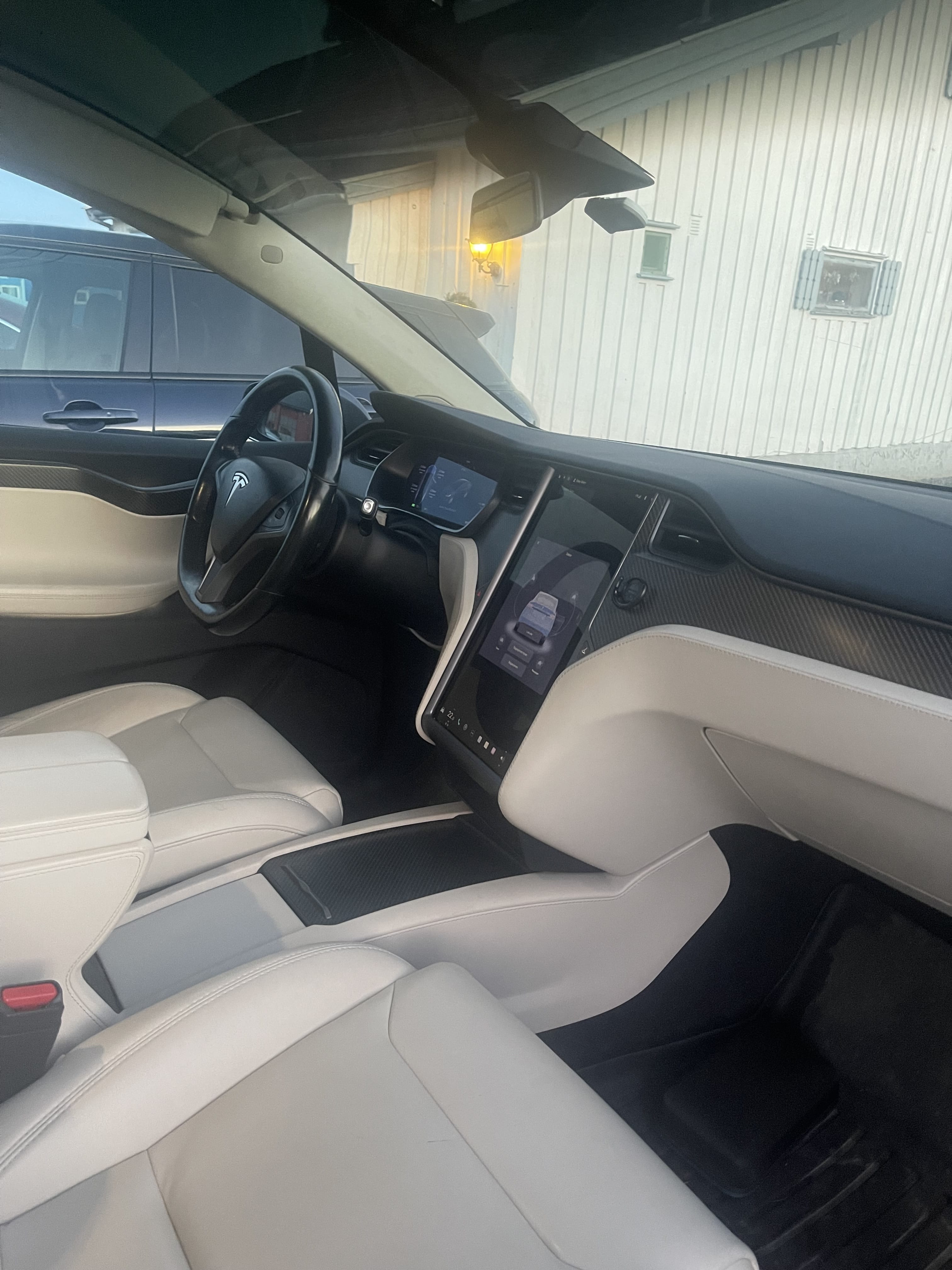 Tesla Model X med Cruisekontroll