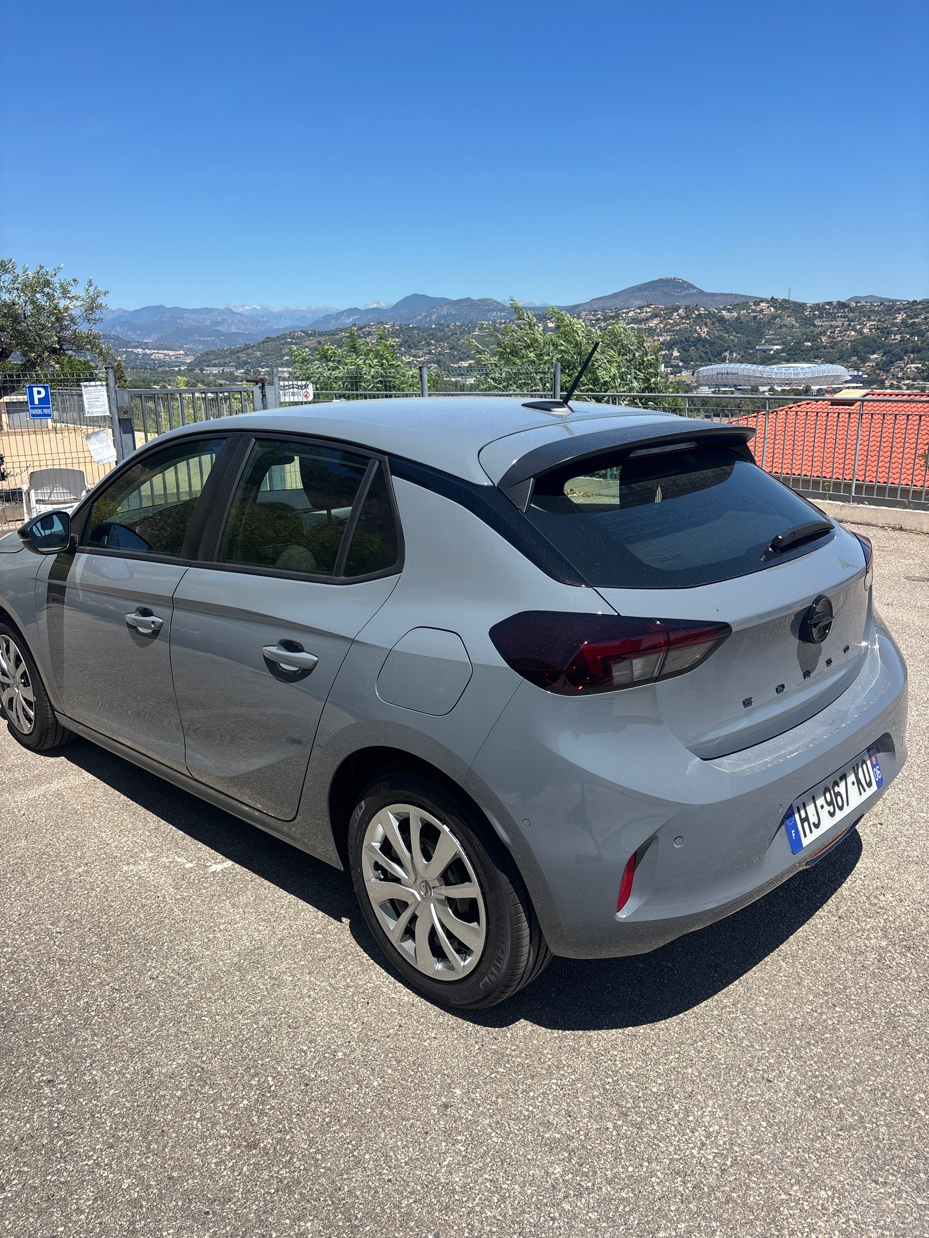 Opel Corsa avec Caméra de recul
