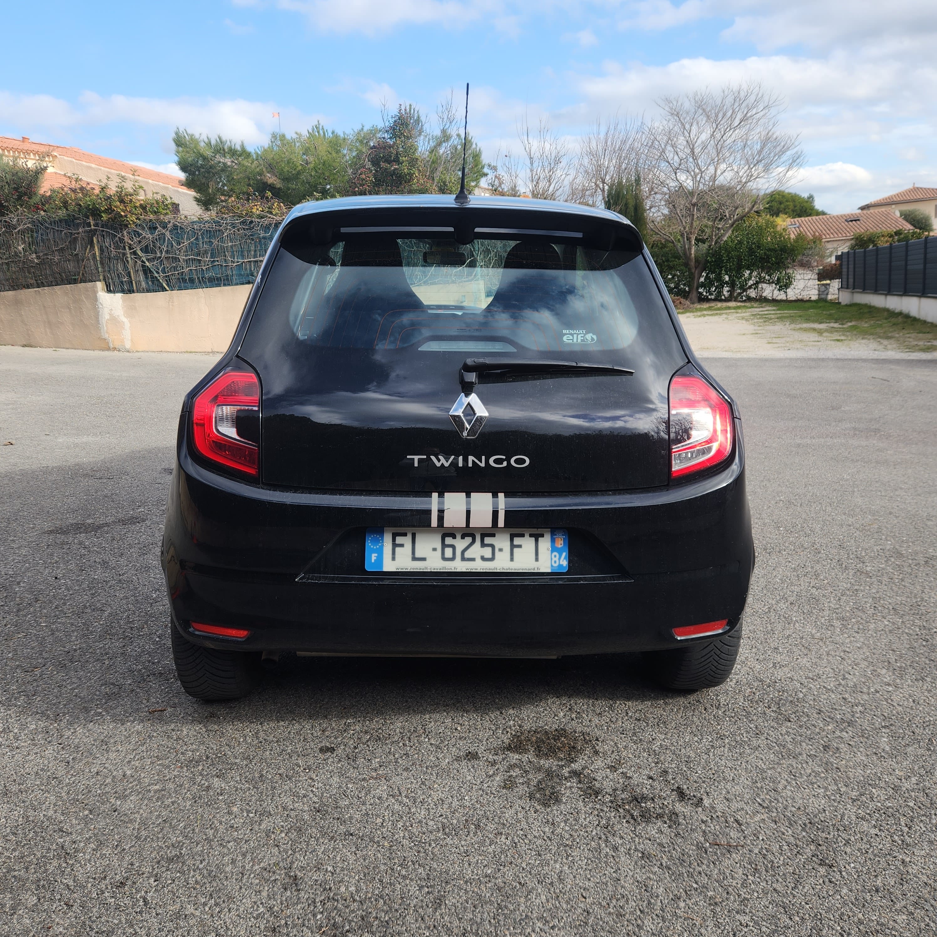 Renault Twingo III Phase 2 - 75 cv Noire avec Chaines