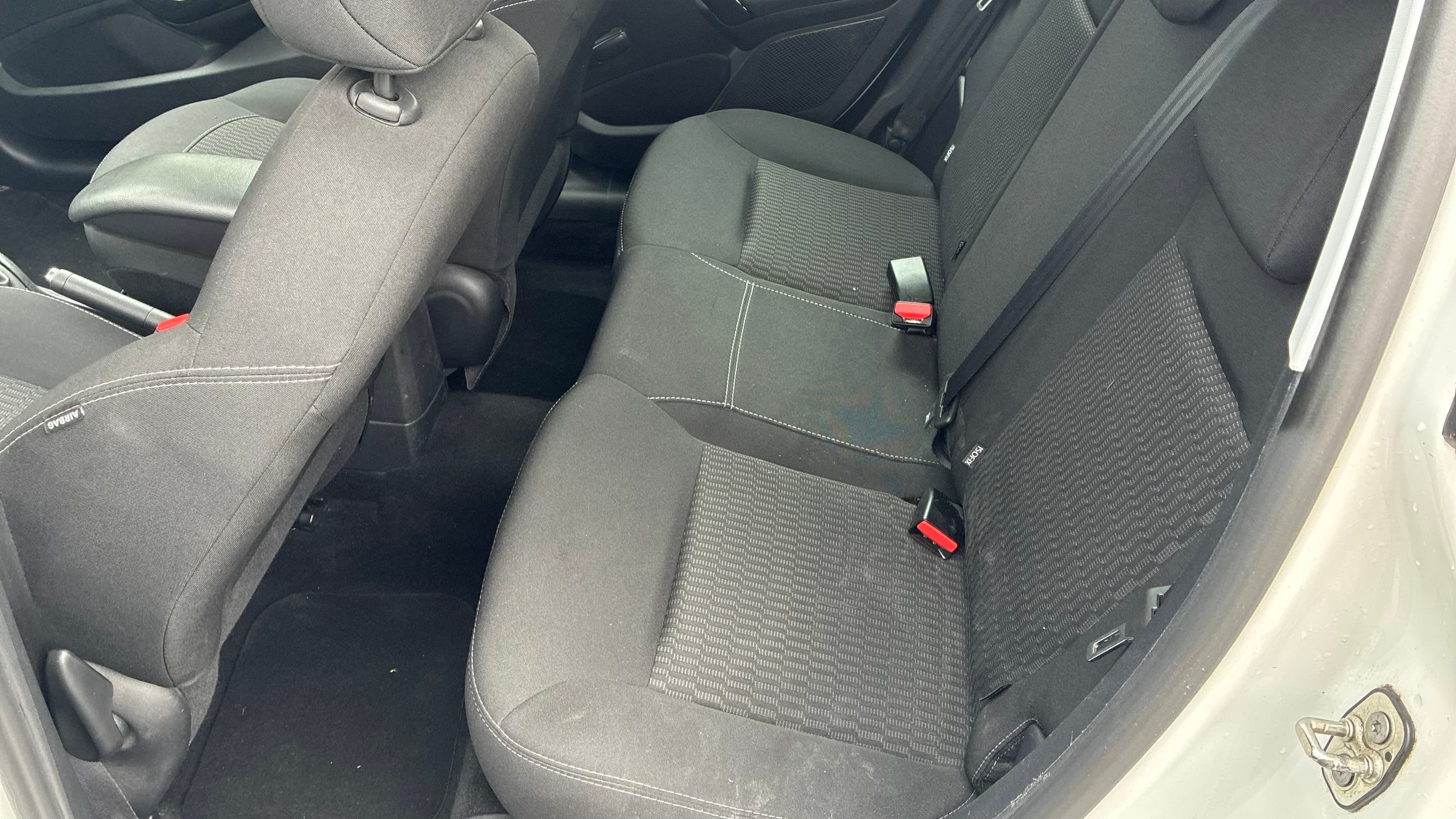 Peugeot 208 avec Apple CarPlay