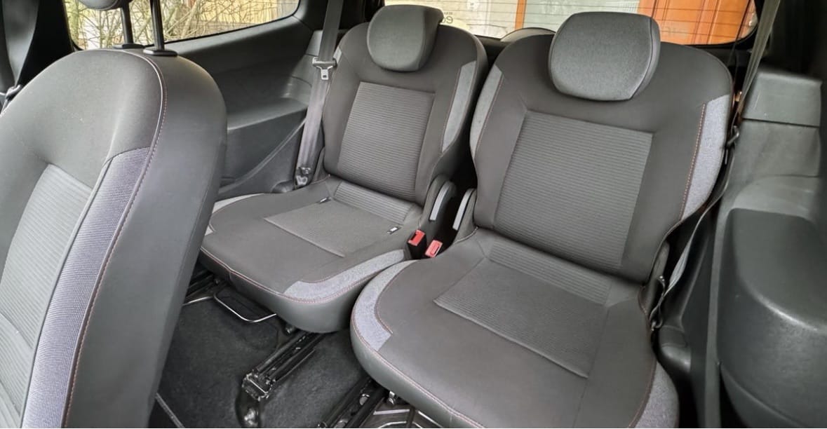 Renault Twingo II avec Entrée audio / iPod