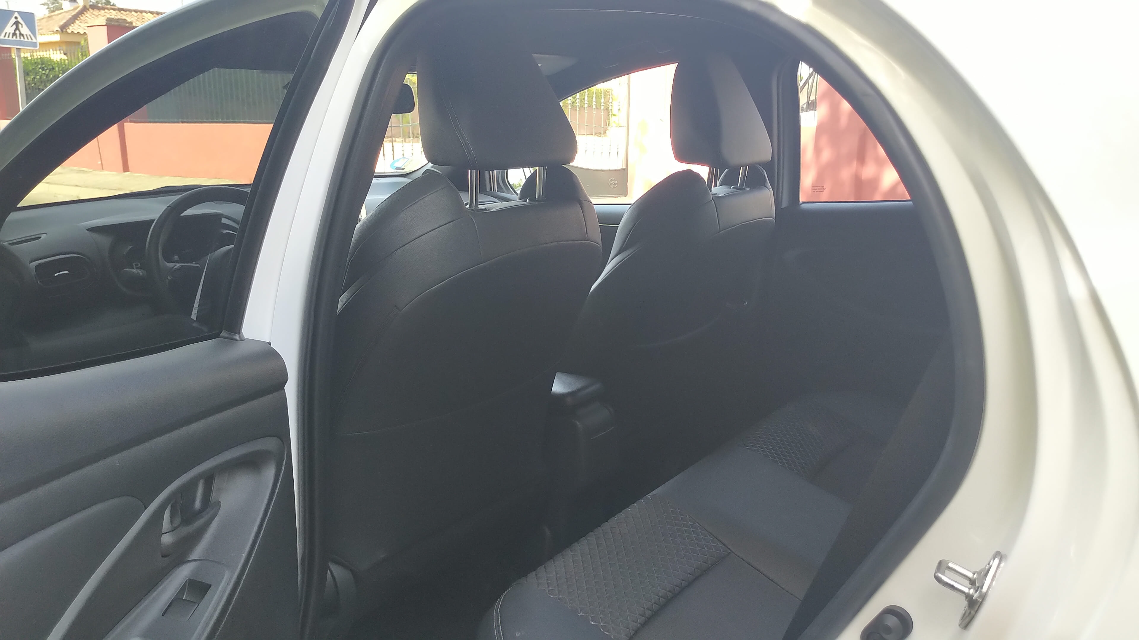 Toyota Yaris Híbrido 1.5 con Audio Bluetooth