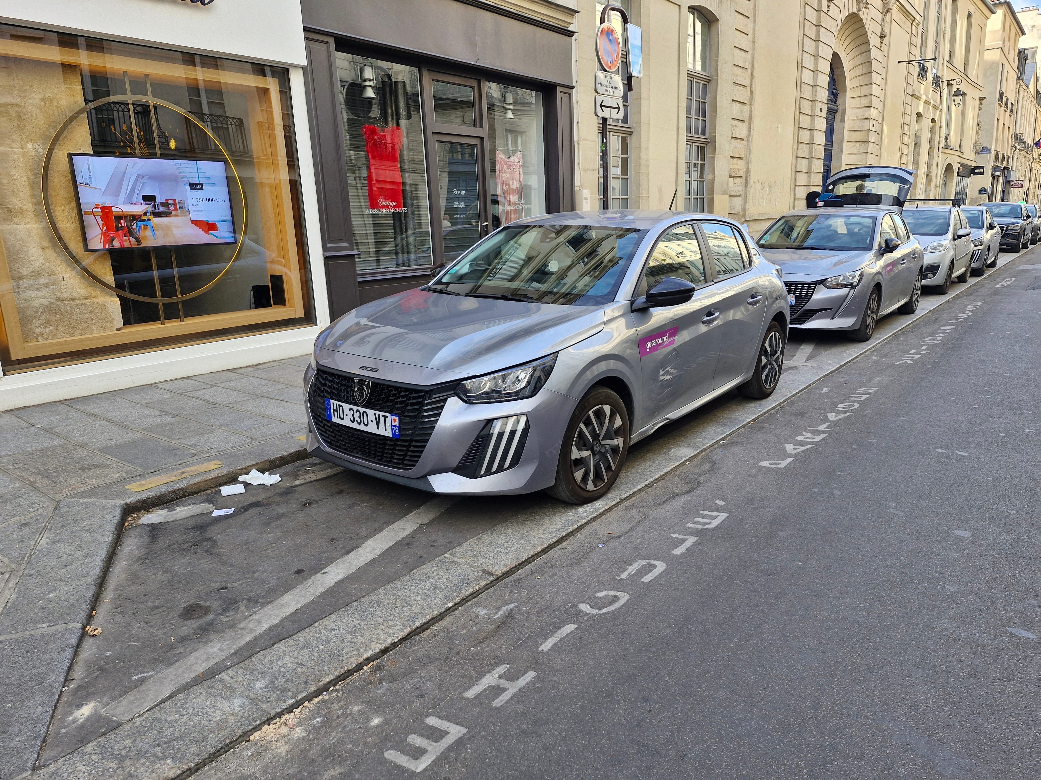 Peugeot 208, 2025, Essence 95 / Électrique (hybride), automatique