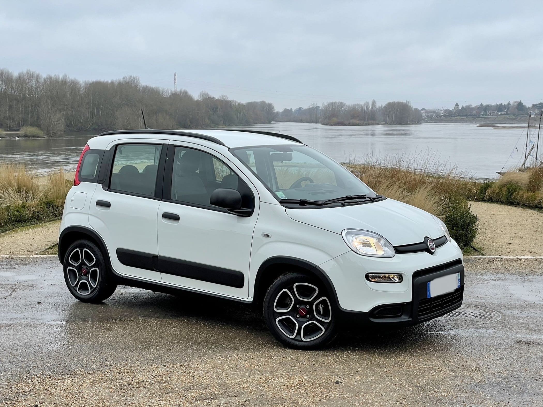 Fiat Panda Hybride 5 portes 5 places avec Climatisation