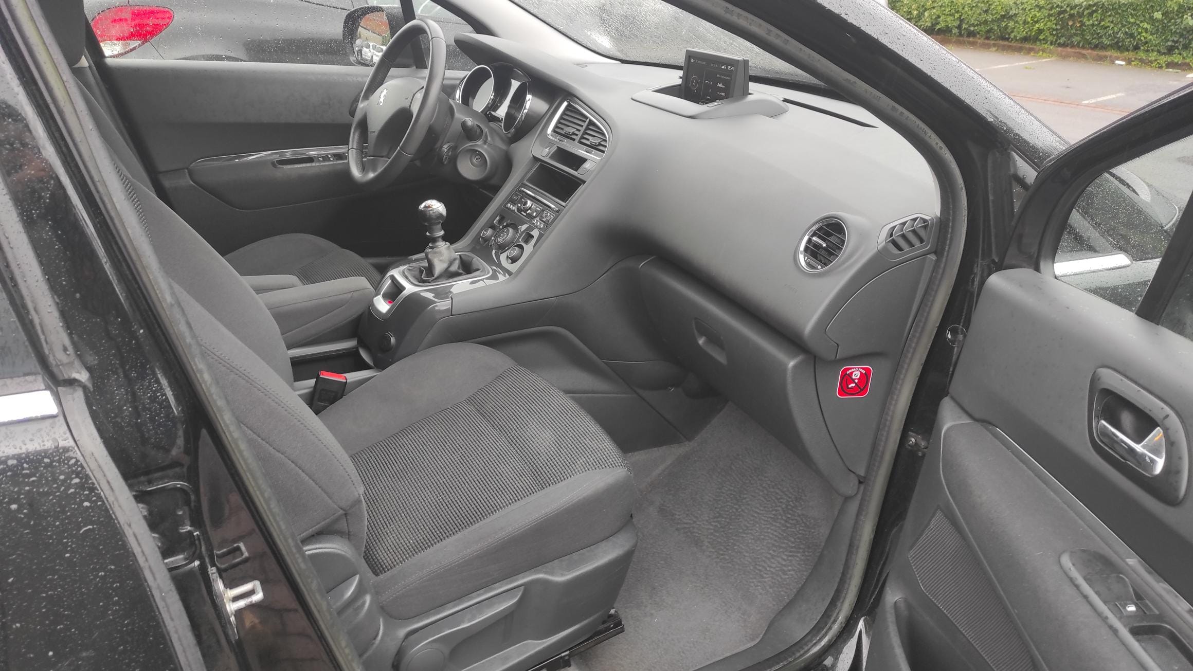 Peugeot 5008 avec GPS