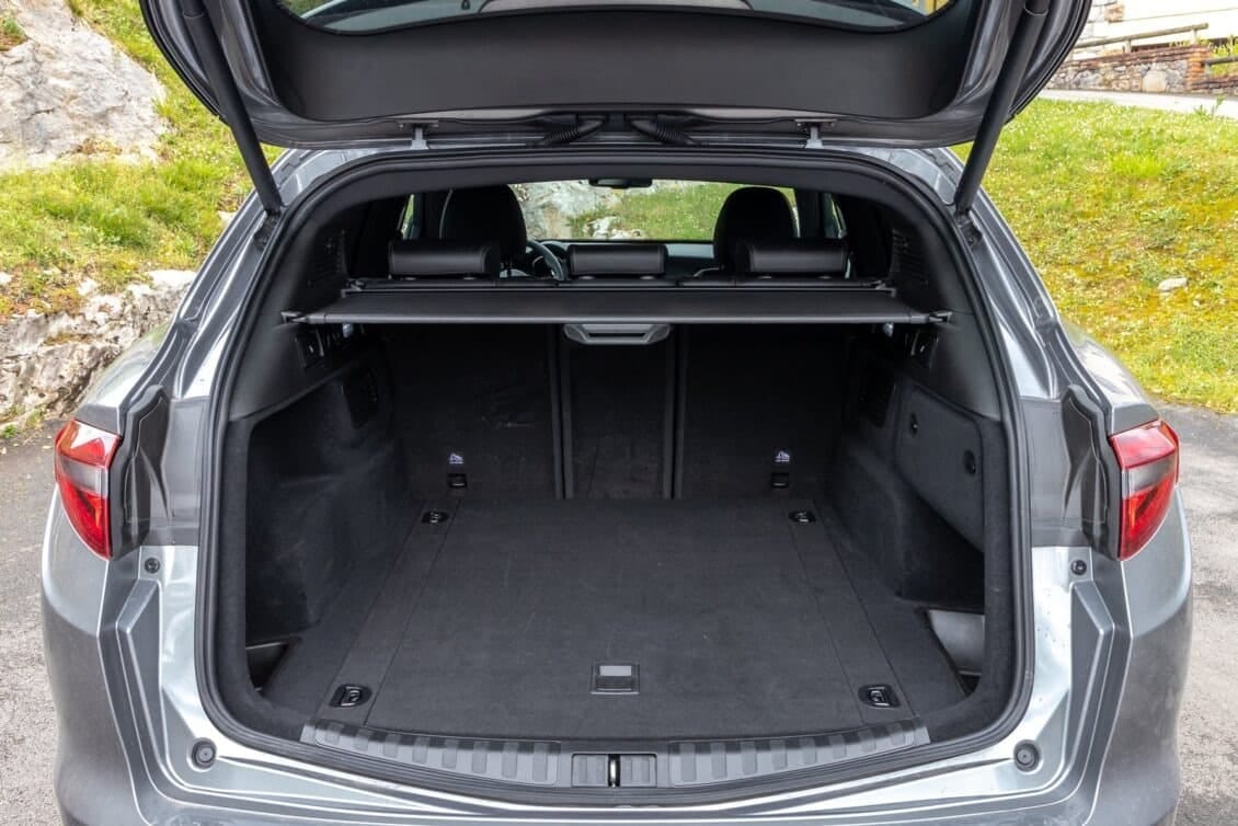 Alfa-Romeo Stelvio Q4 Veloce con Control de velocidad