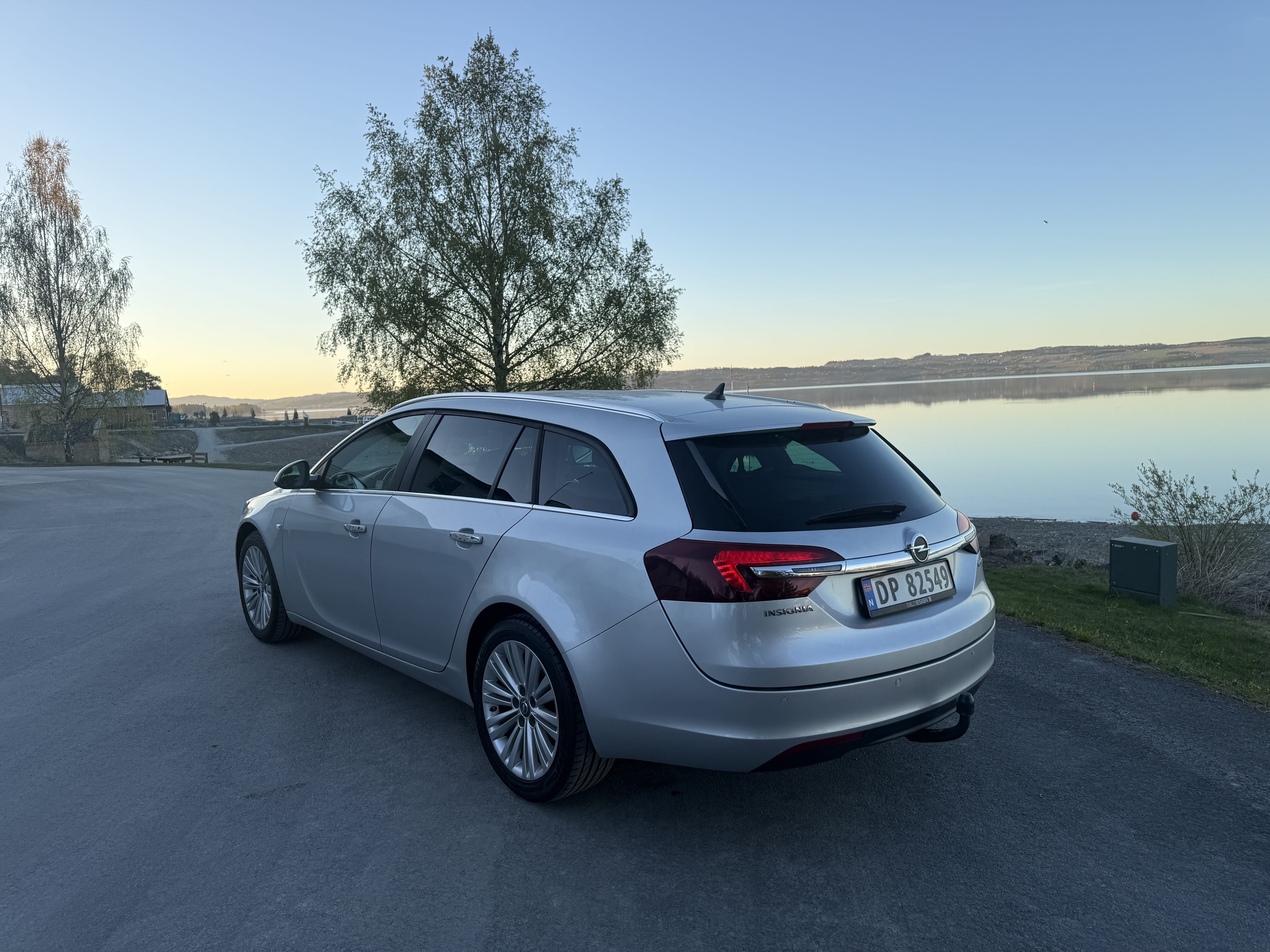Opel Insignia Tourer with Backup camera