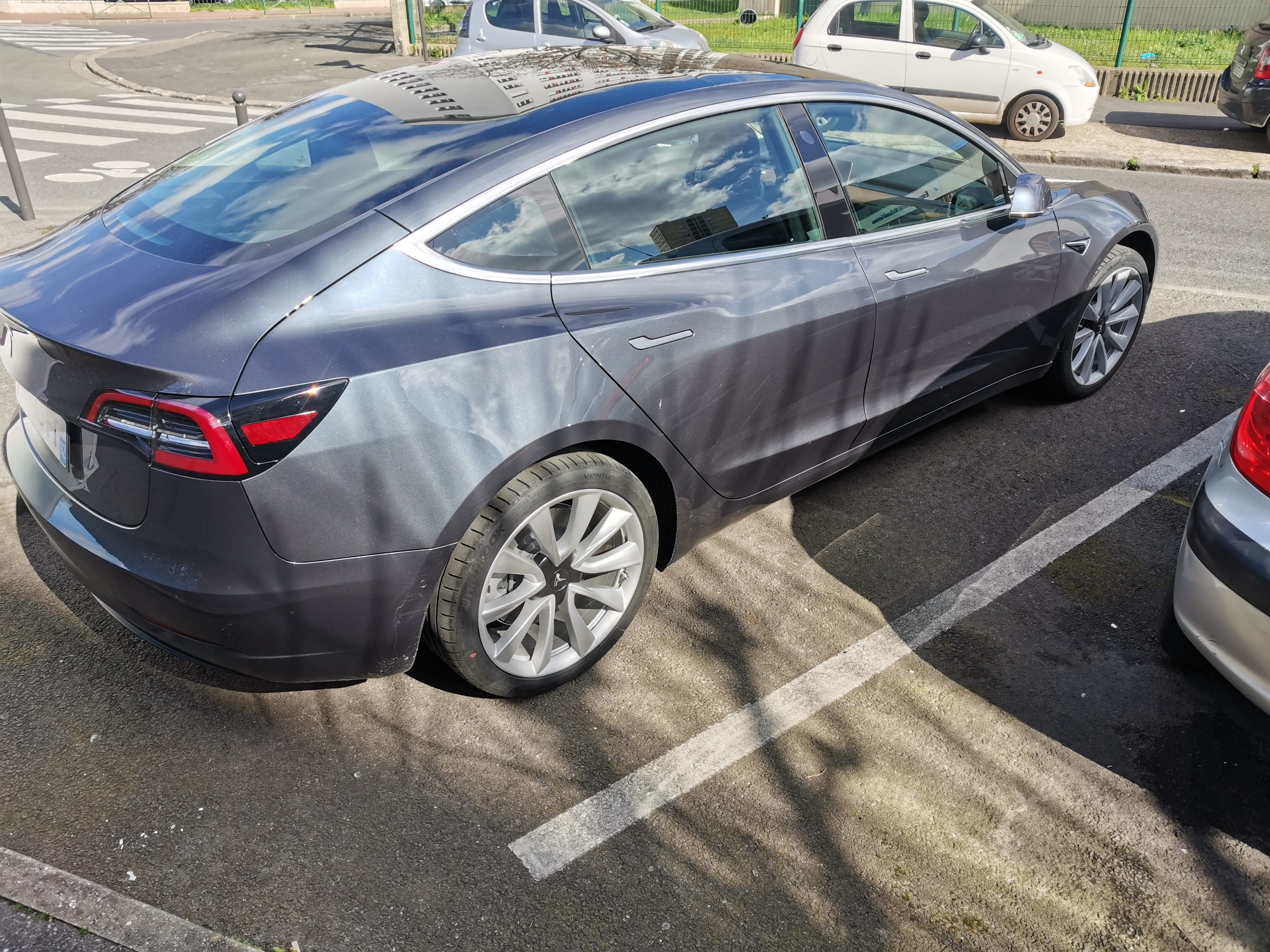 Tesla Model 3 avec GPS
