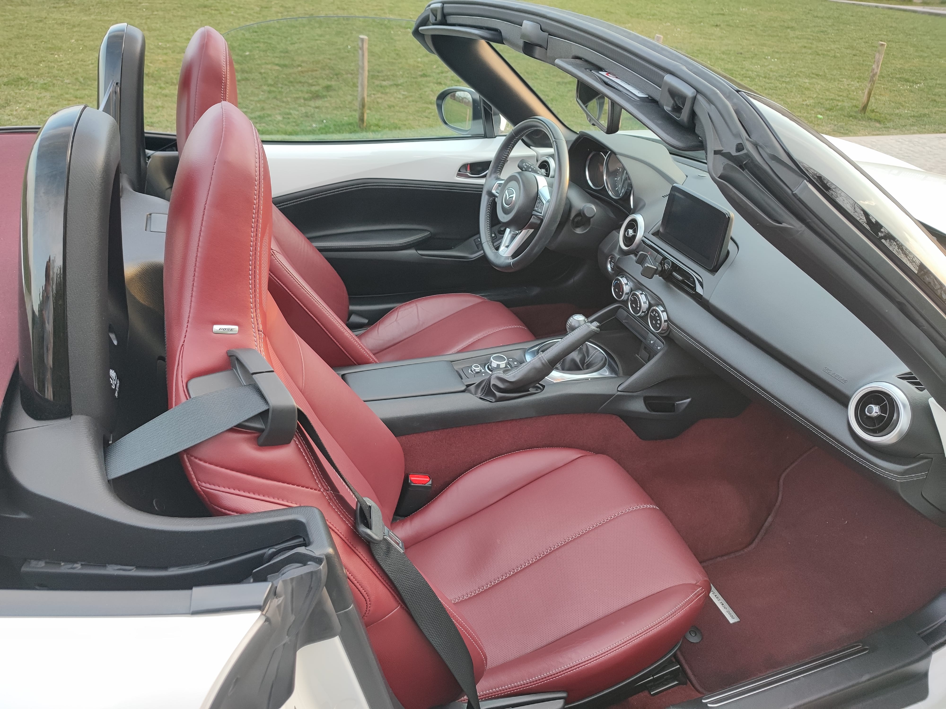 Mazda MX-5 Miata 100th Anniversary met Bluetooth audio