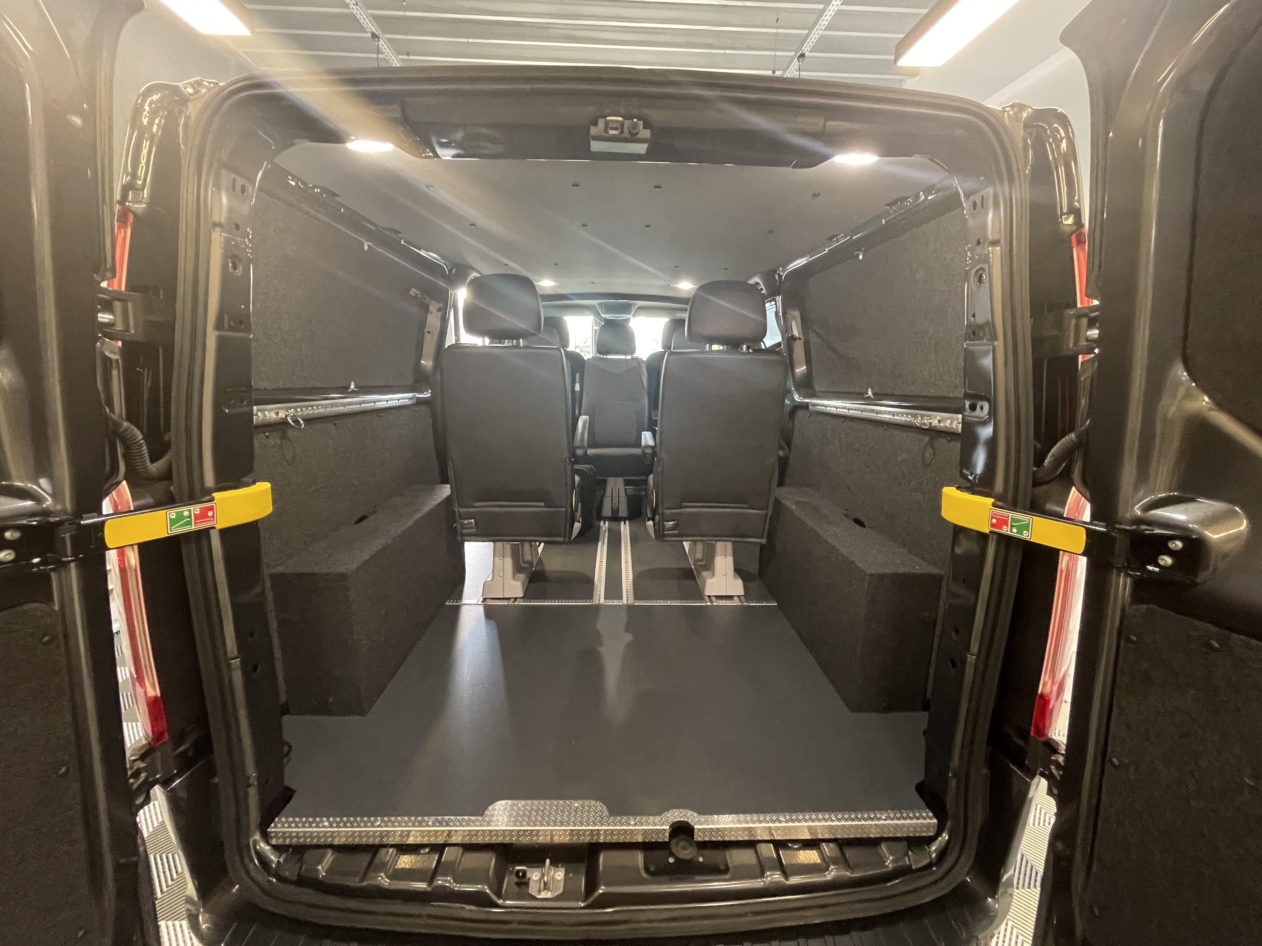 Ford Transit Custom Kombi avec Coffre de toit