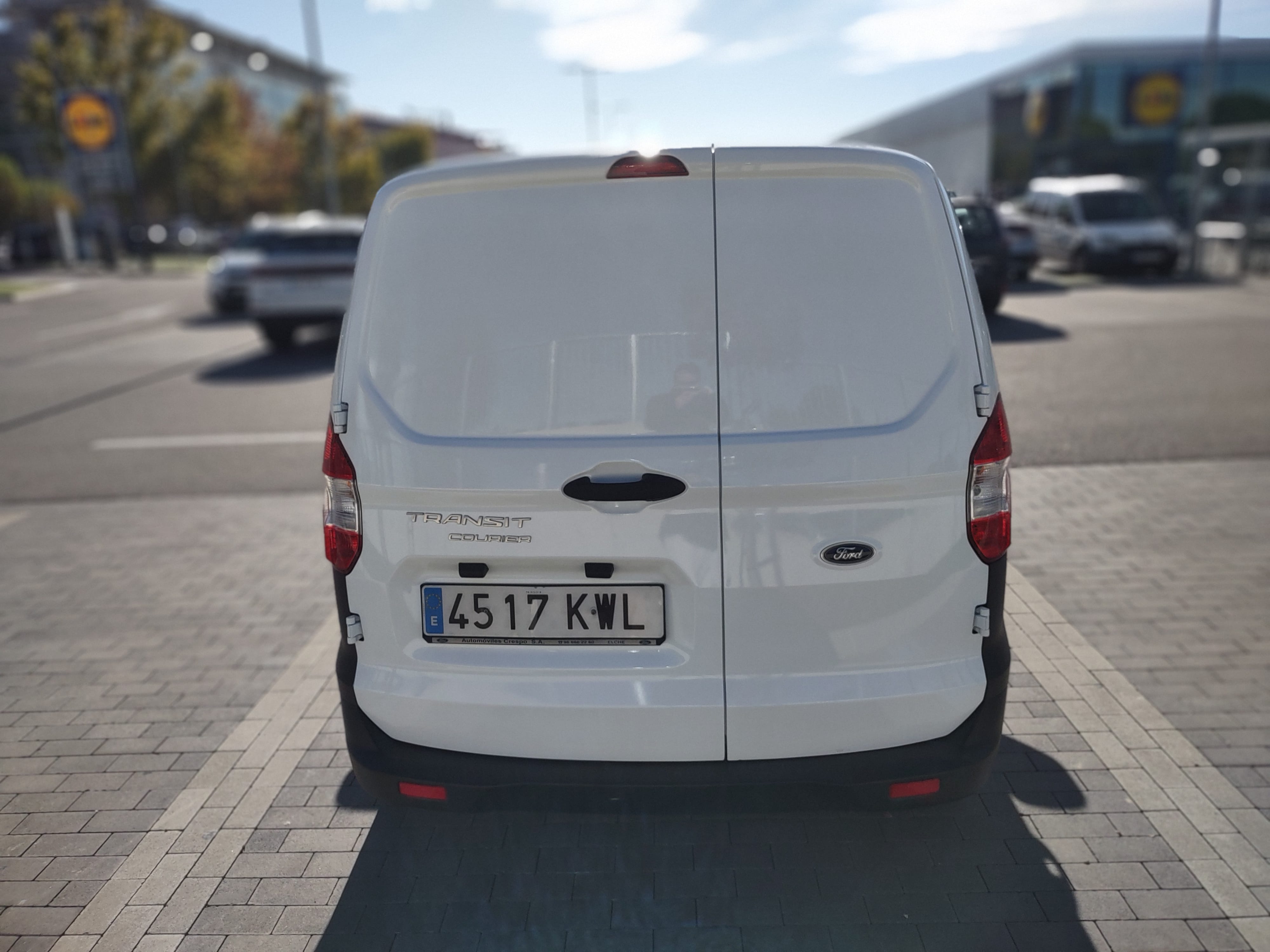 Ford Transit Courier Furgoneta con Entrada de Audio/iPod