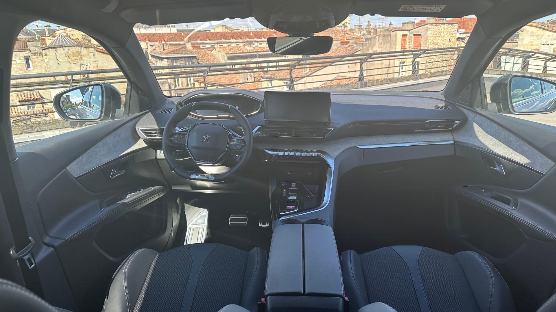 Peugeot 5008 GT 7pl | AUTO | Sièges Chauff. | GARE ST-JEAN (750m) avec Siège bébé