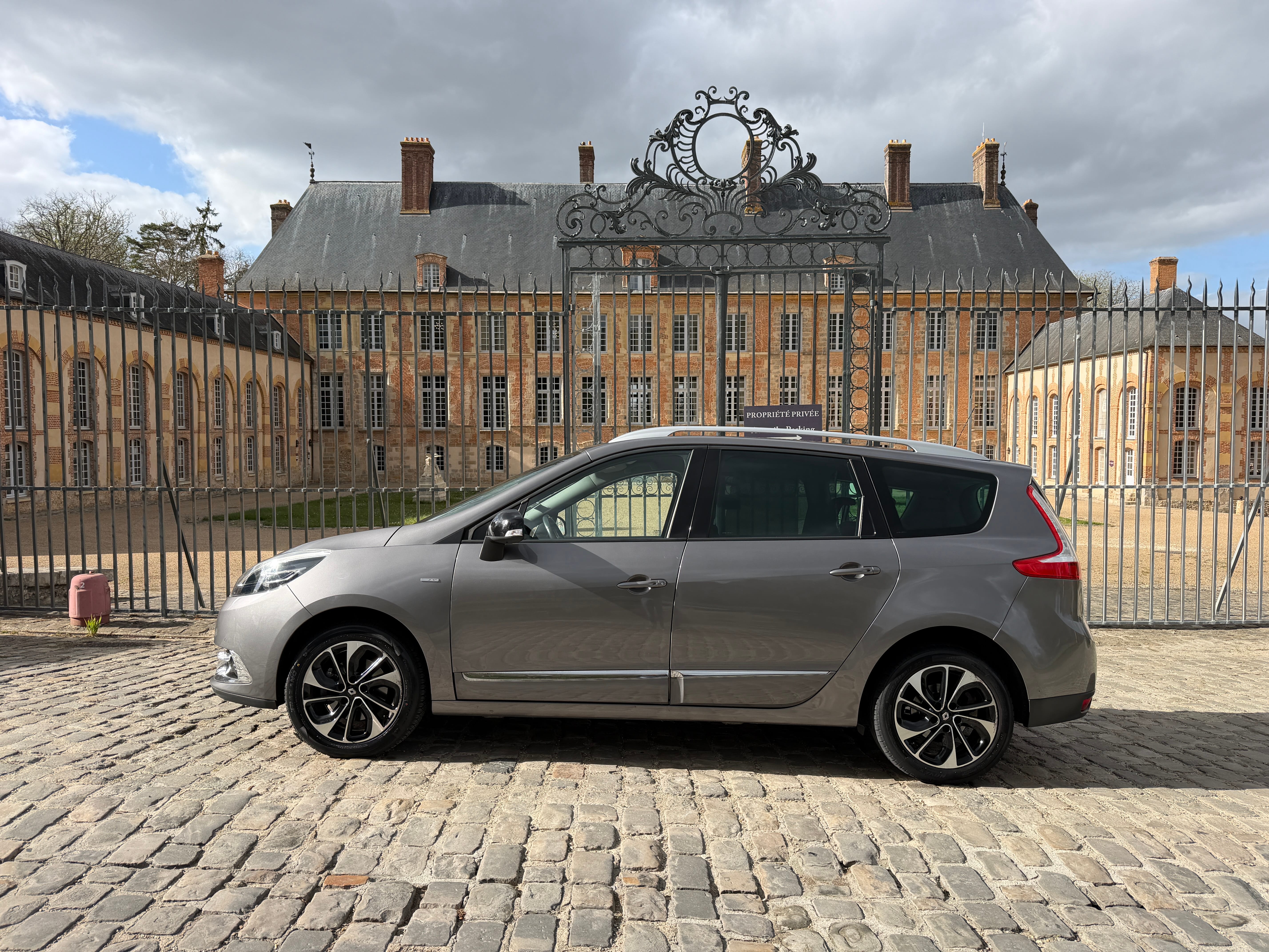 Renault Grand Scenic, 2016, Essence 95, 7 places