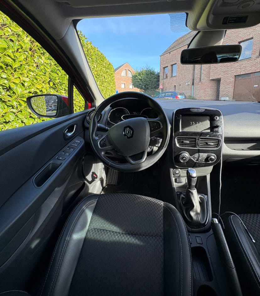 Renault Clio Essence Série Spéciale met Cruise control