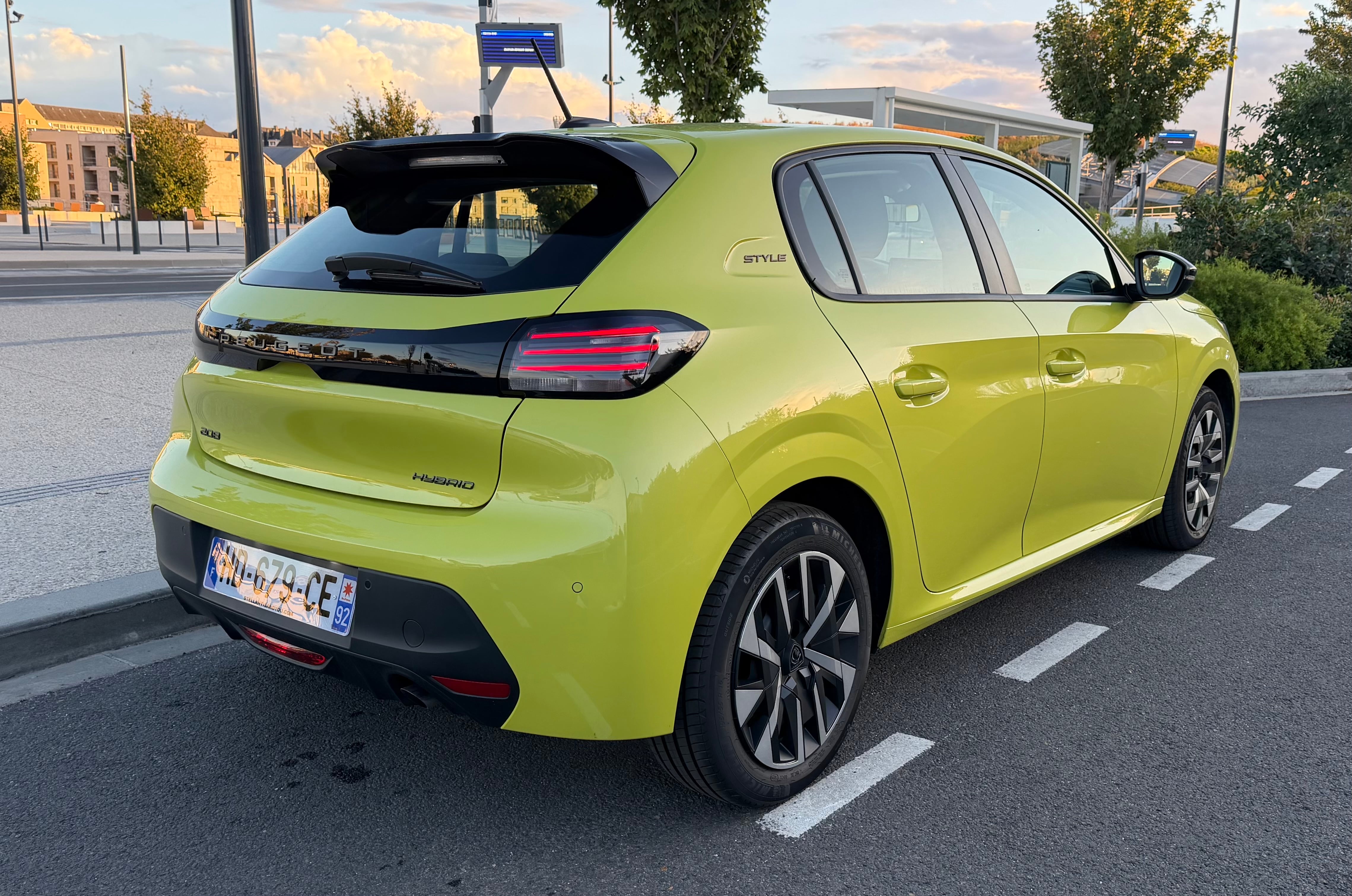 Peugeot 208 Boite automatique avec Audio Bluetooth