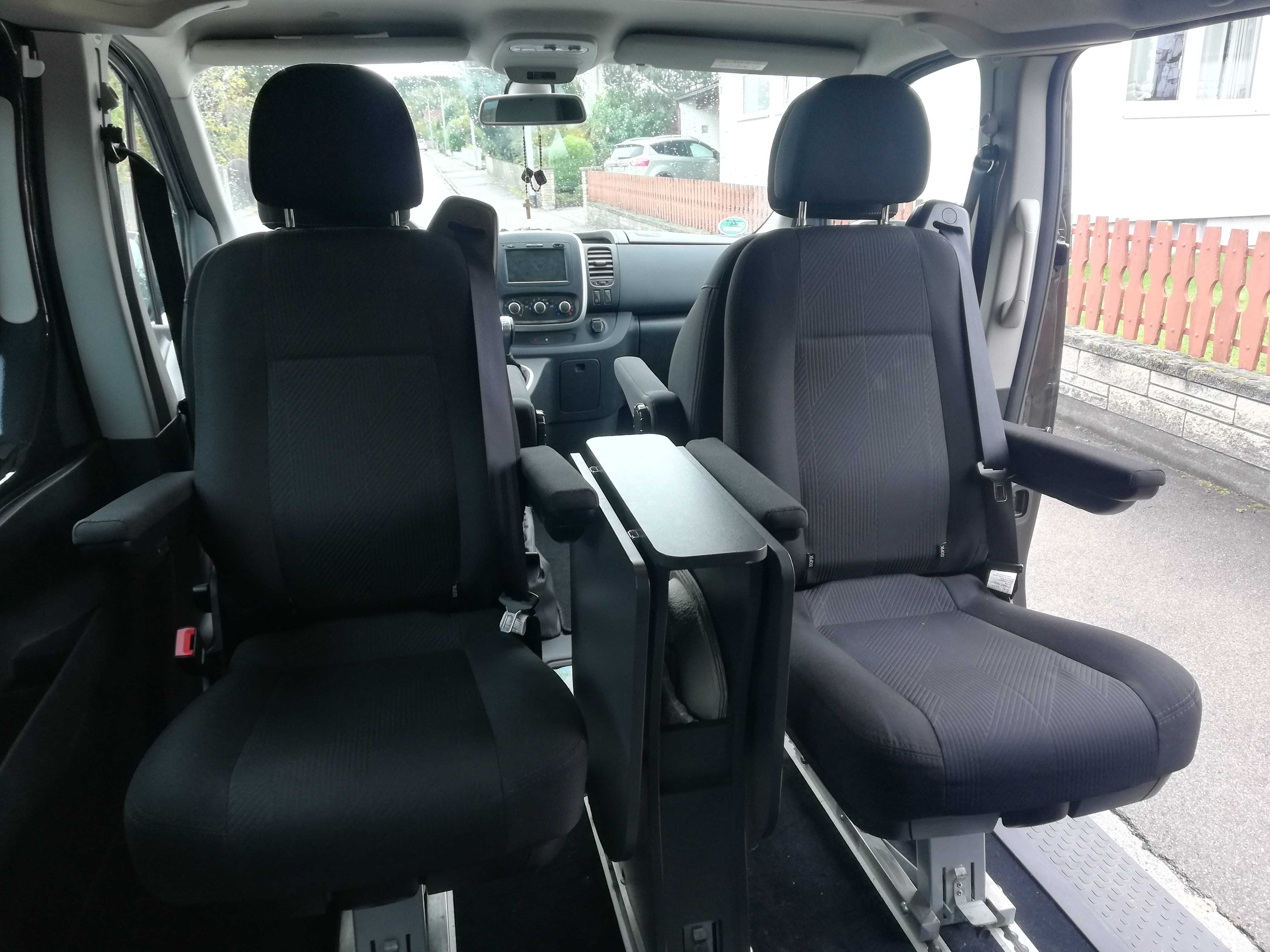 Renault Trafic Passenger 2.0 125 kW/170 PS mit Navigationsgerät