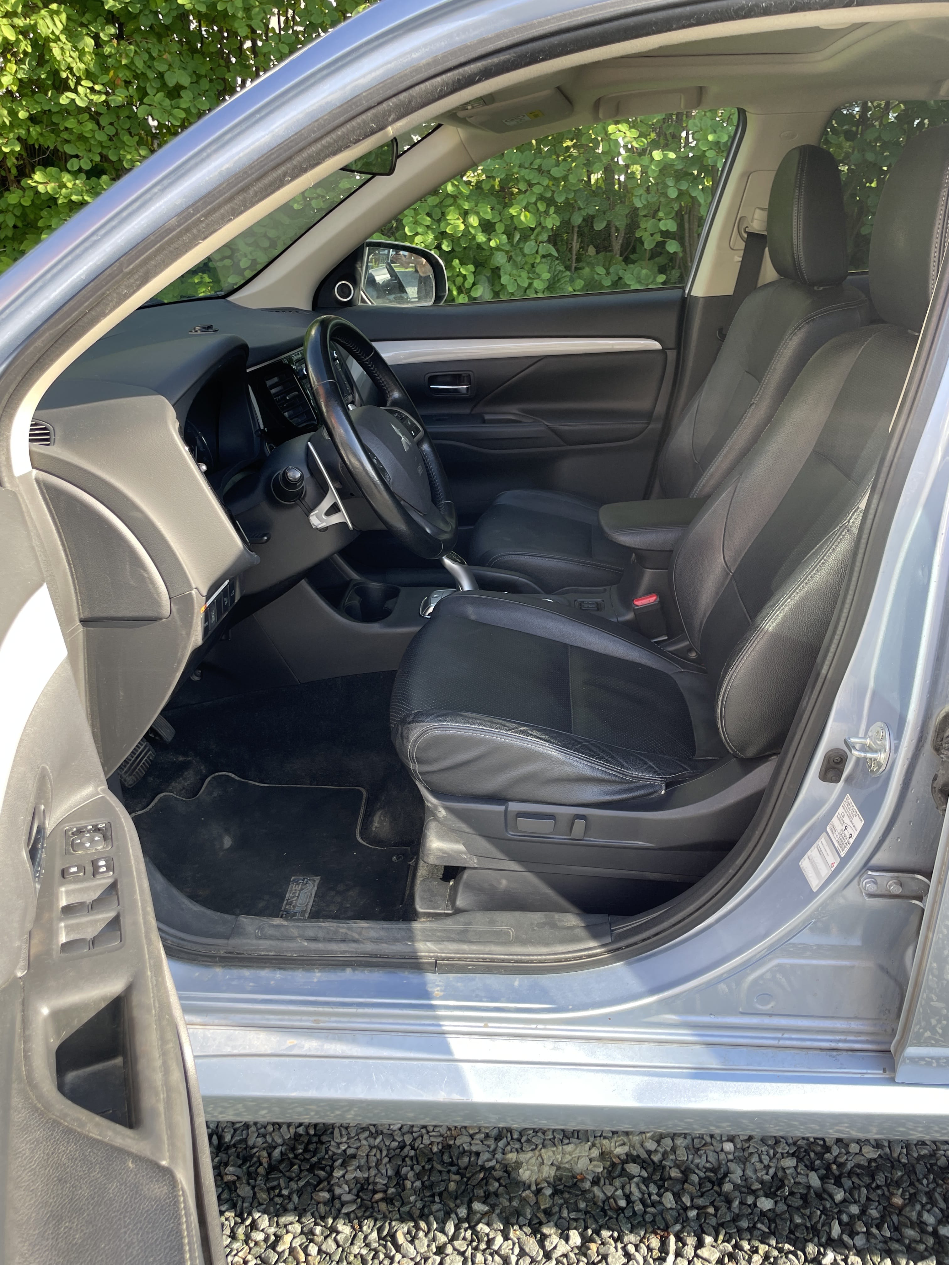 Mitsubishi Outlander PHEV SE with Cruise control