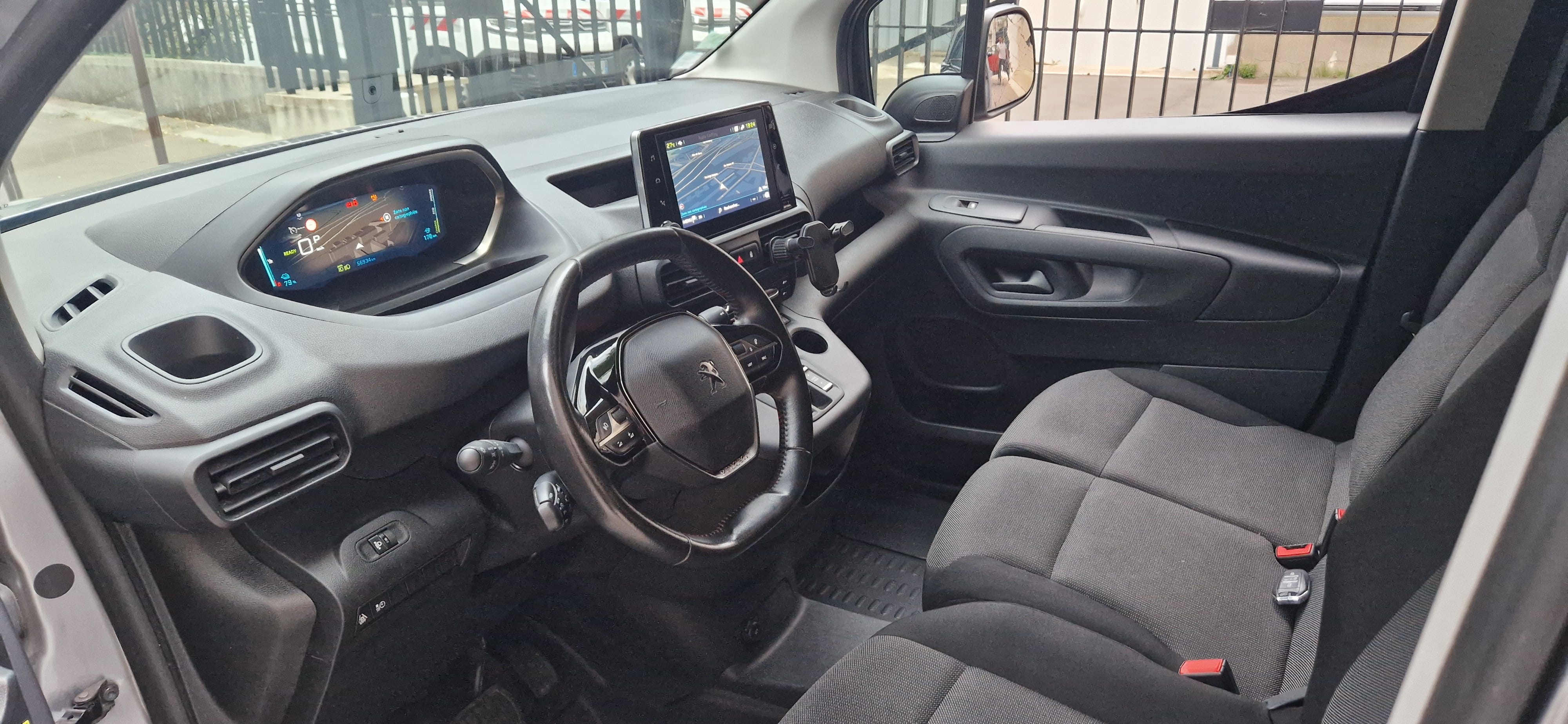 Peugeot Partner – 100% électrique – Équipé / TOUT OPTION avec Android Auto