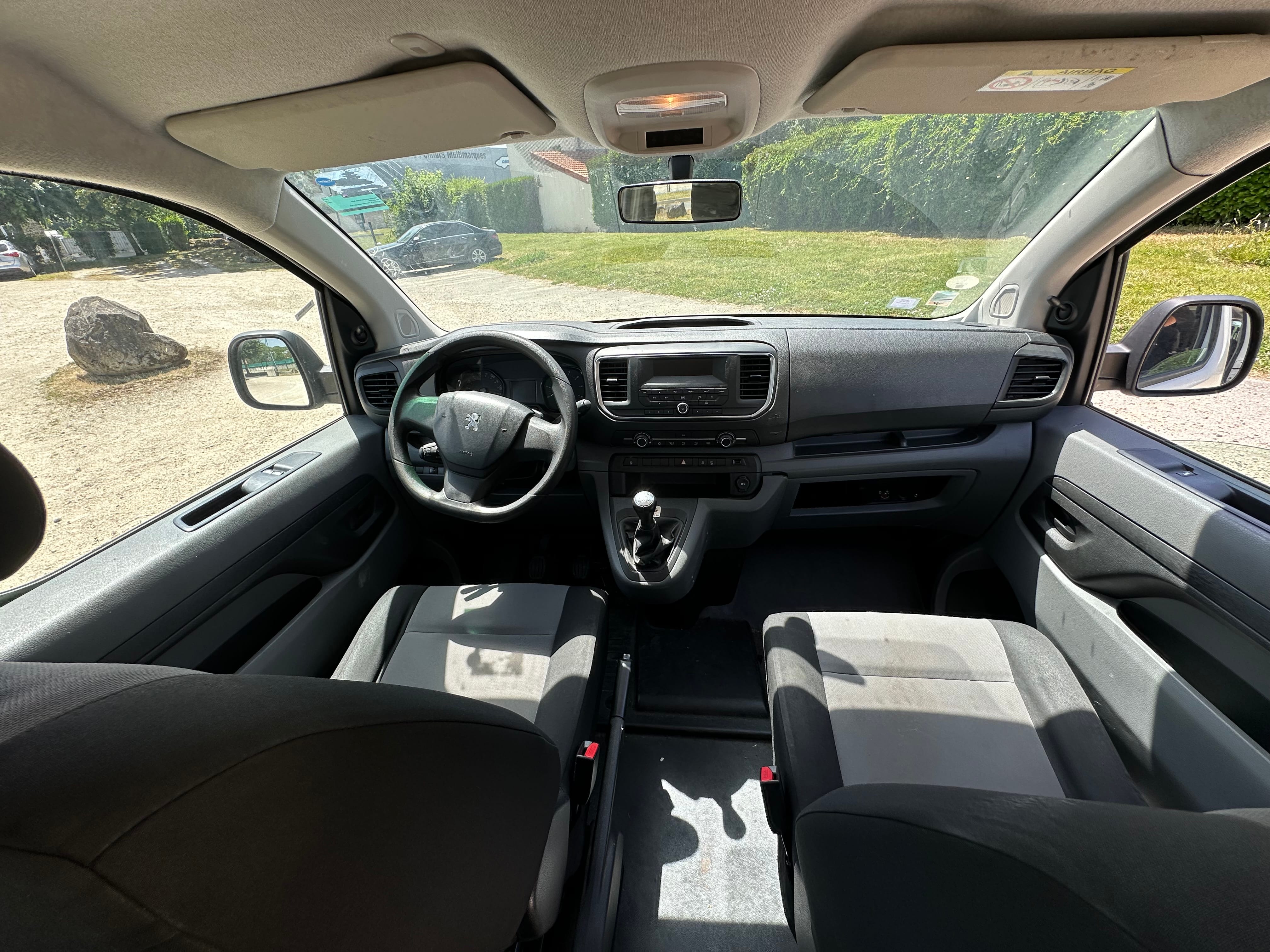 Peugeot Traveller avec Port USB