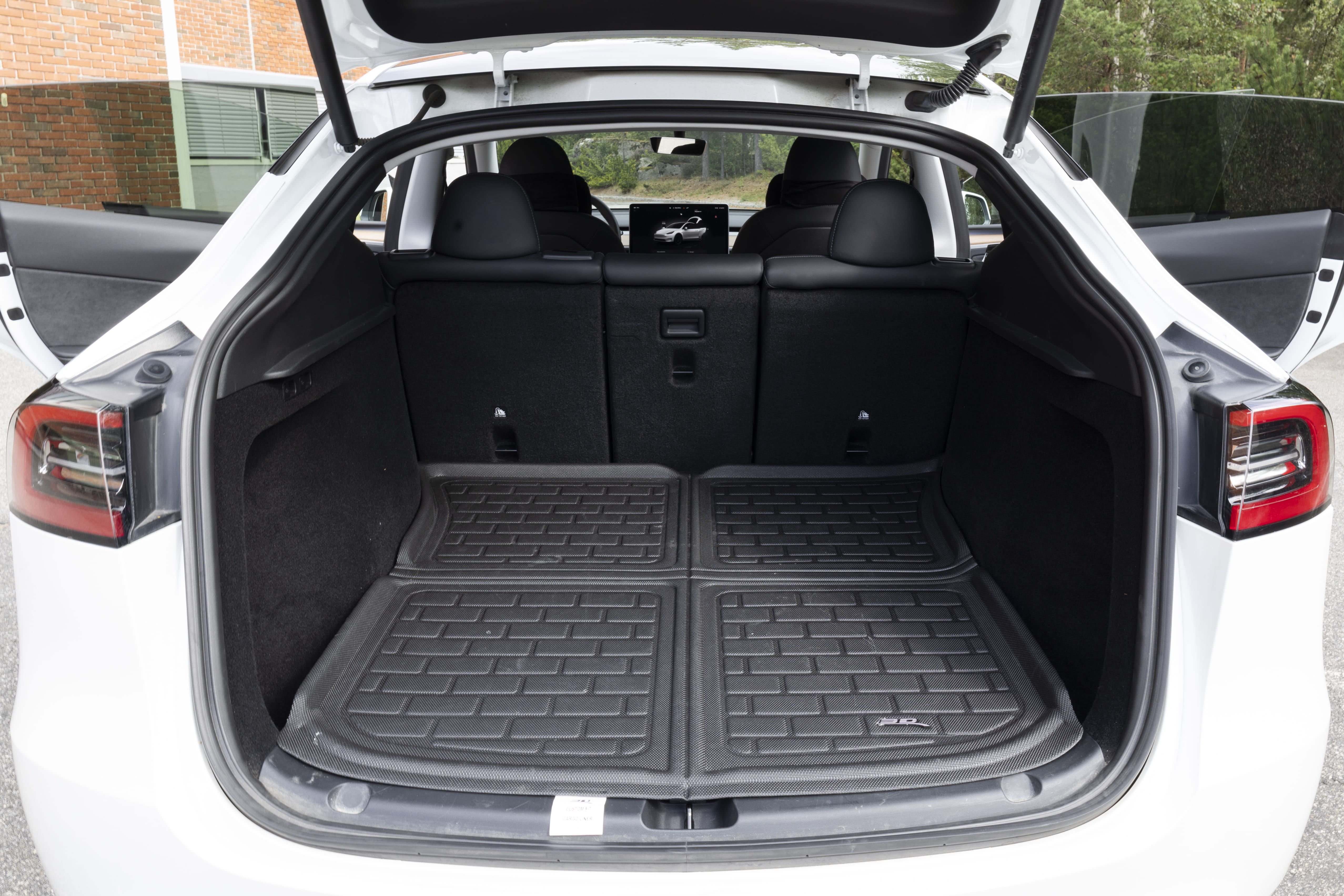 Tesla Model Y Long Range with Four-wheel drive