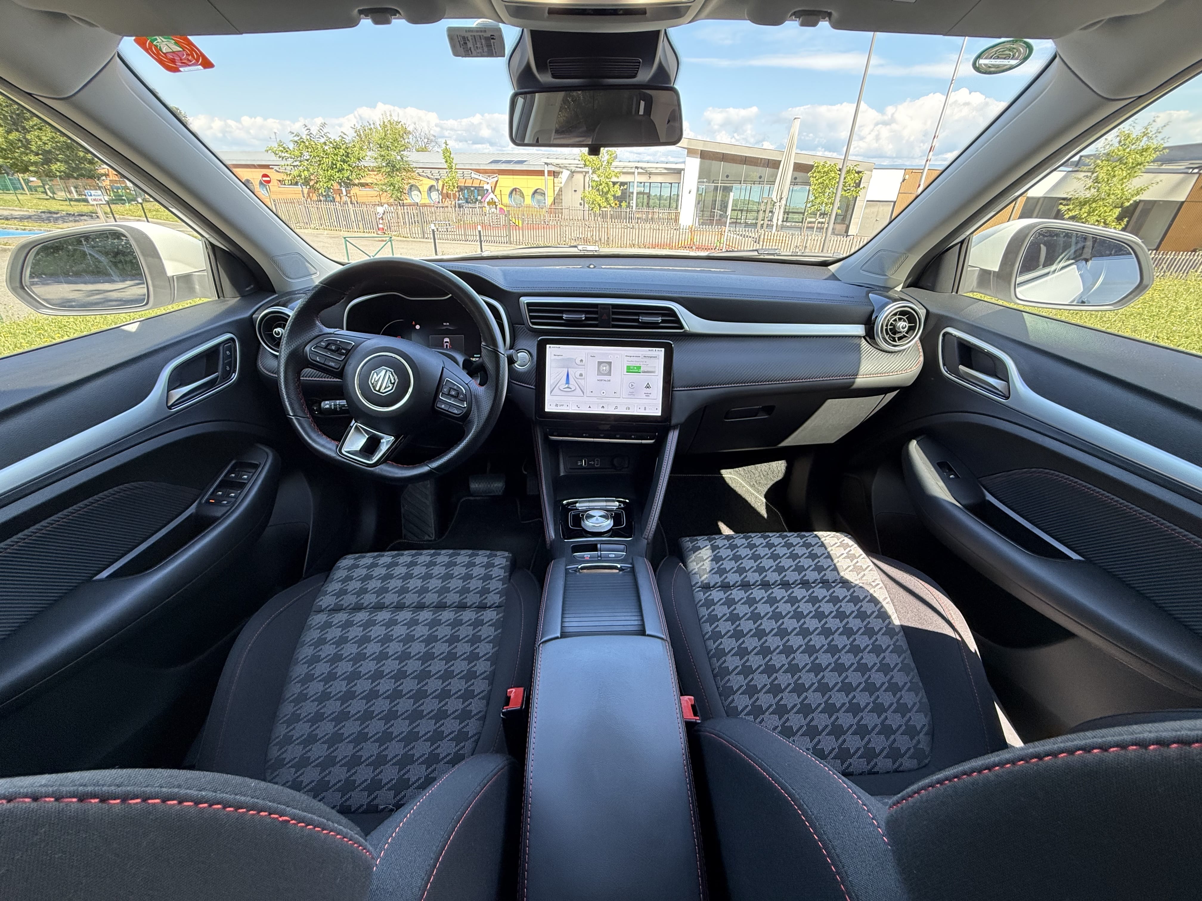MG ZS EV avec GPS