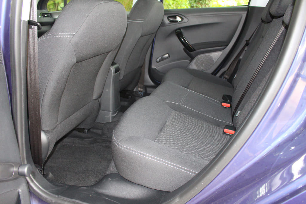 Peugeot 208 Maniable et confortable avec Entrée audio / iPod