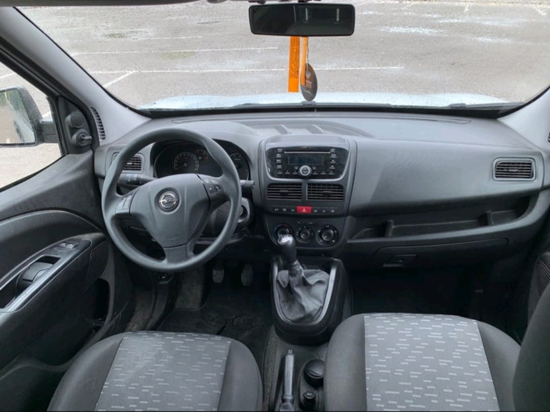 Opel Combo con Entrada de Audio/iPod