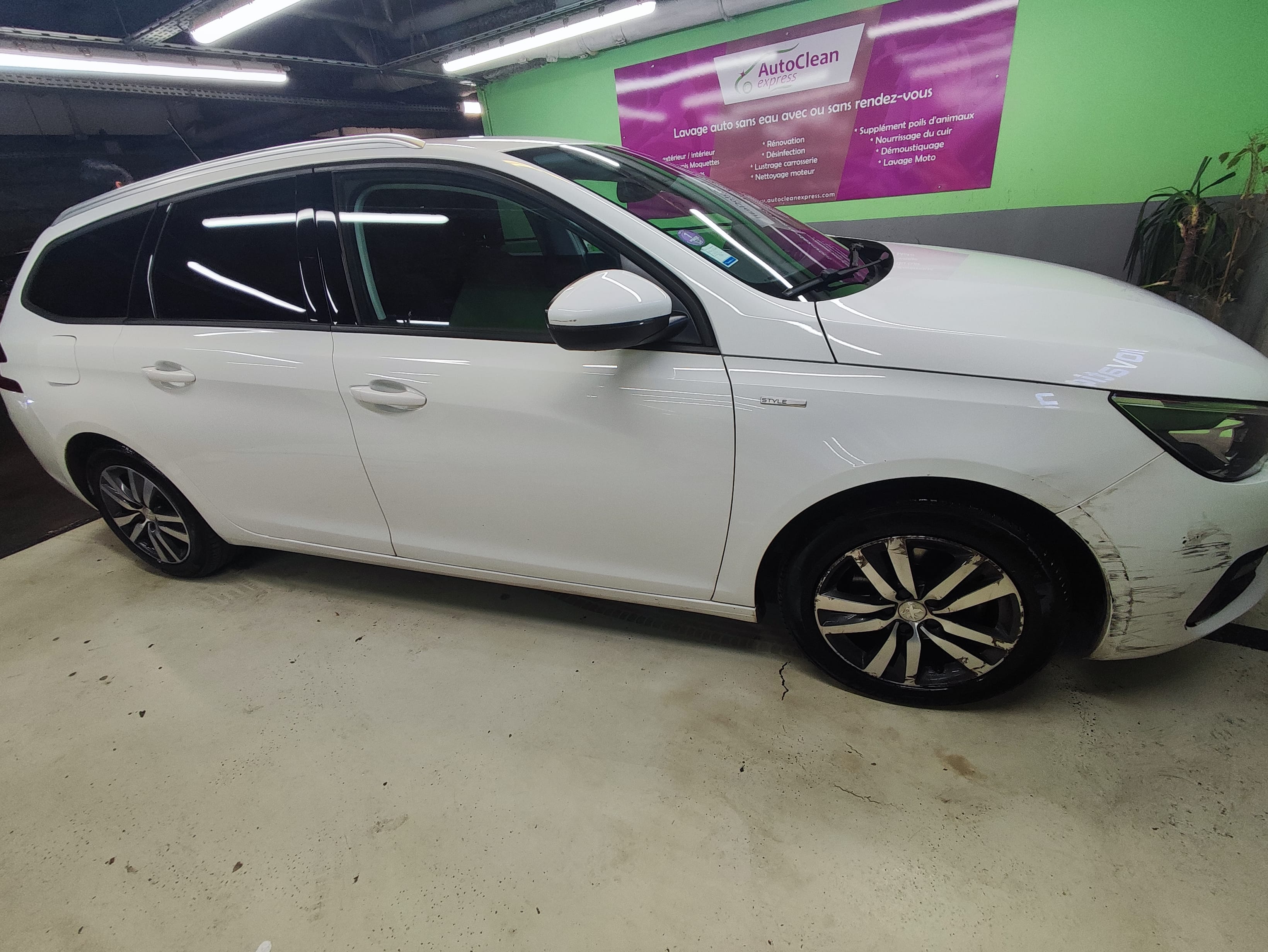 Peugeot 308 SW avec Autoradio
