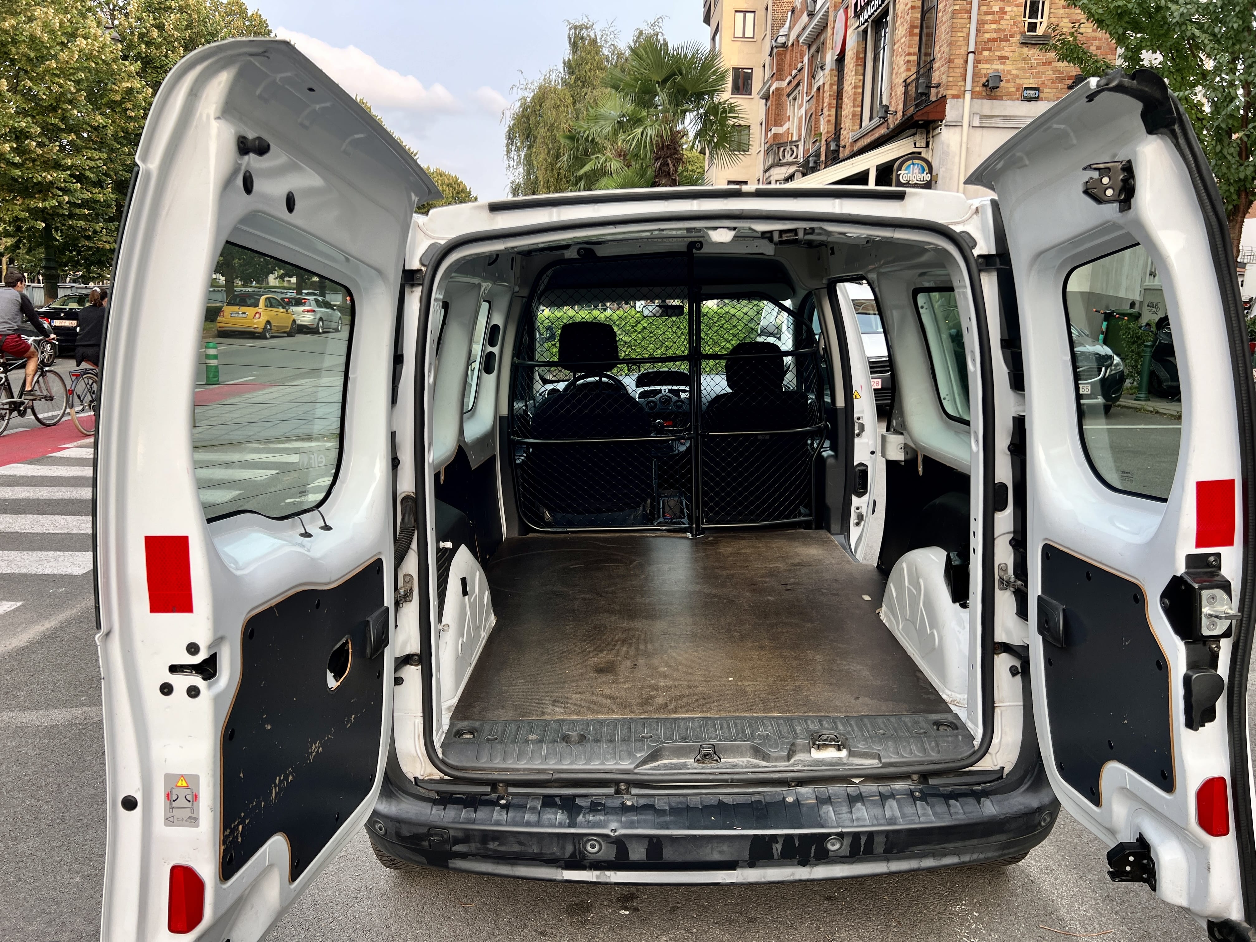 Renault Kangoo Express MAXI - GARE DU MIDI - PARKING BEPARK