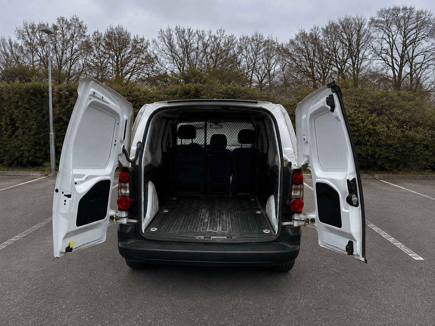 Peugeot Partner avec Autoradio