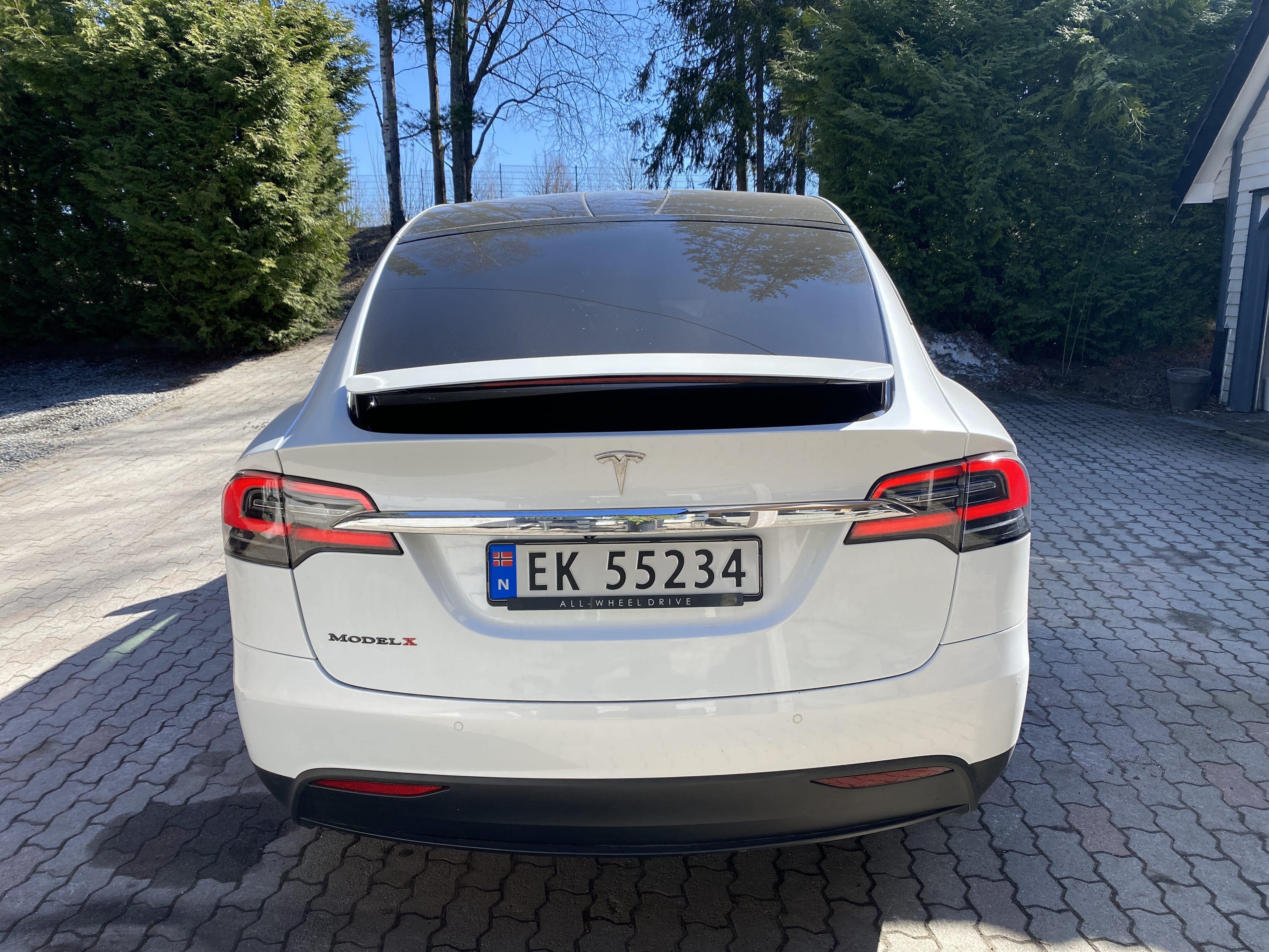 Tesla Model X med GPS