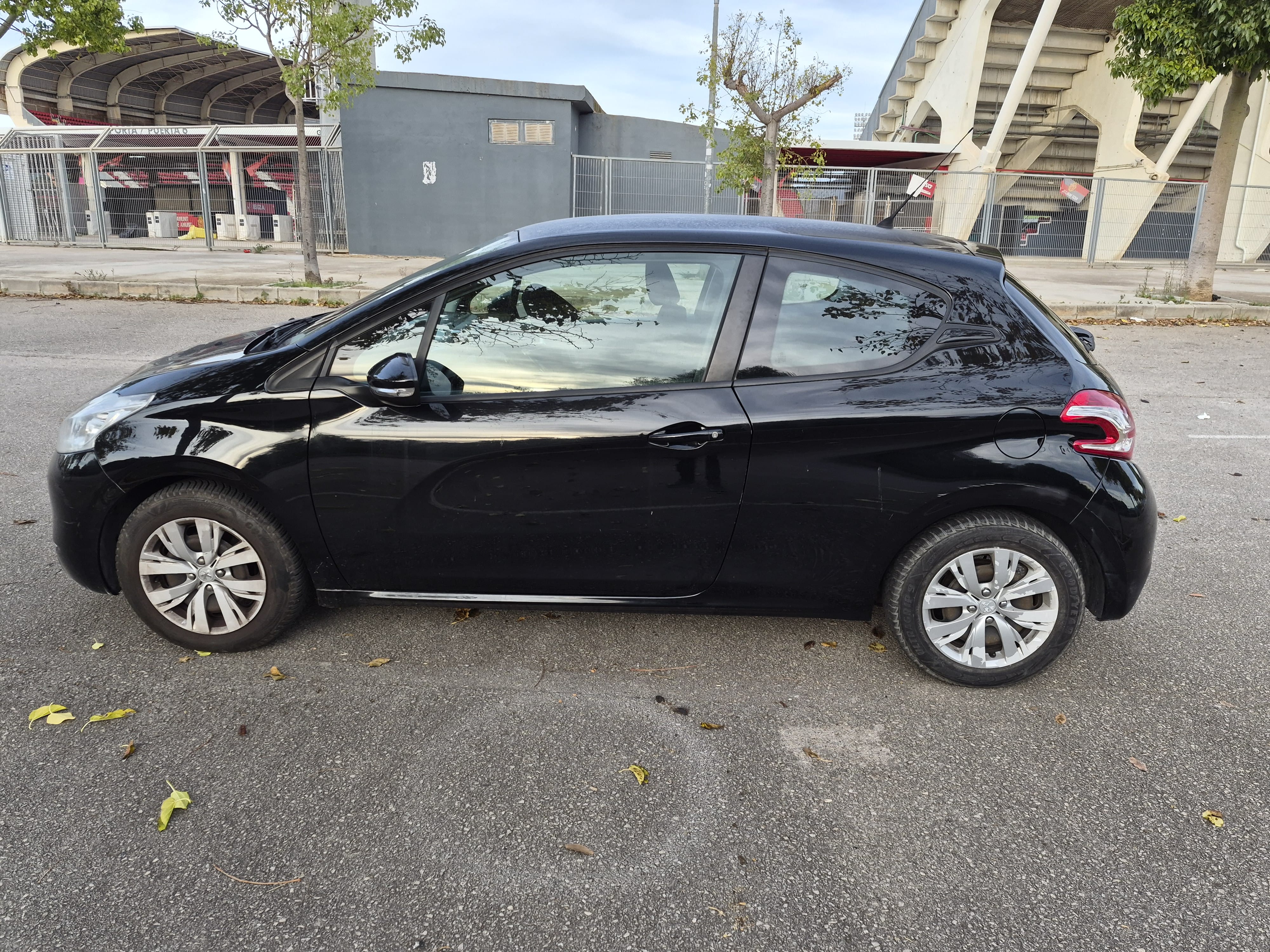 Peugeot 208 con Aire acondicionado