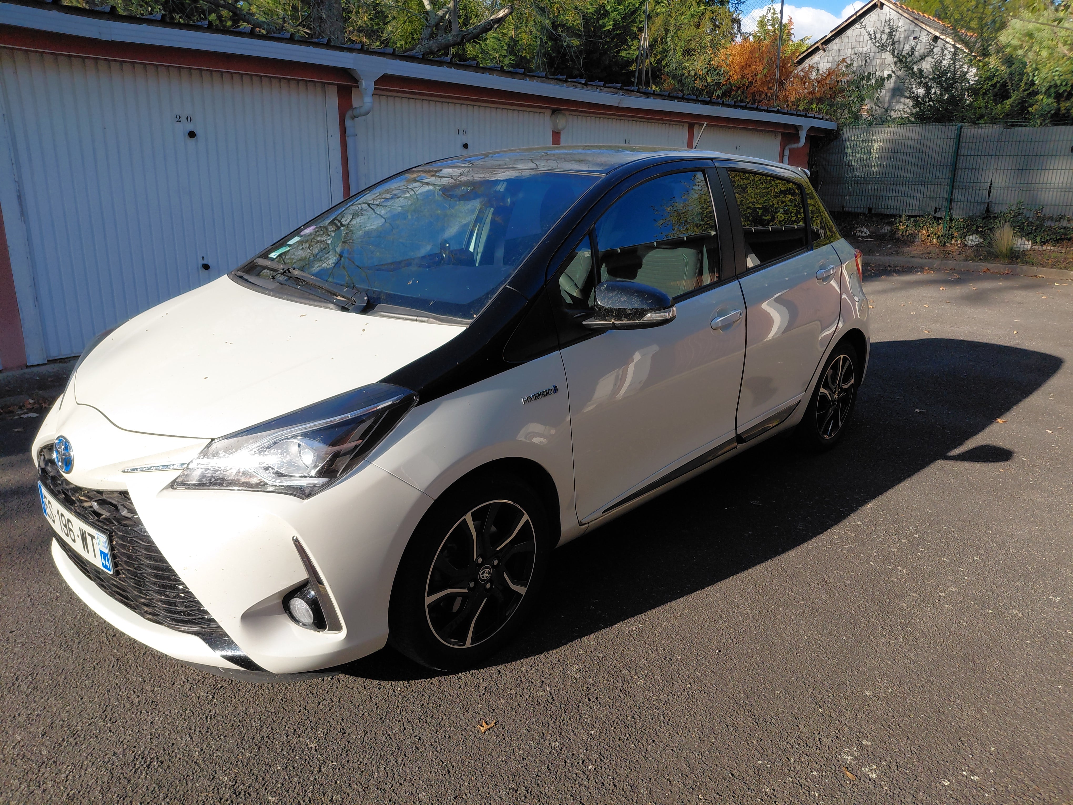 Toyota Yaris Hybride, 2017, Essence 95 / Électrique (hybride), automatique