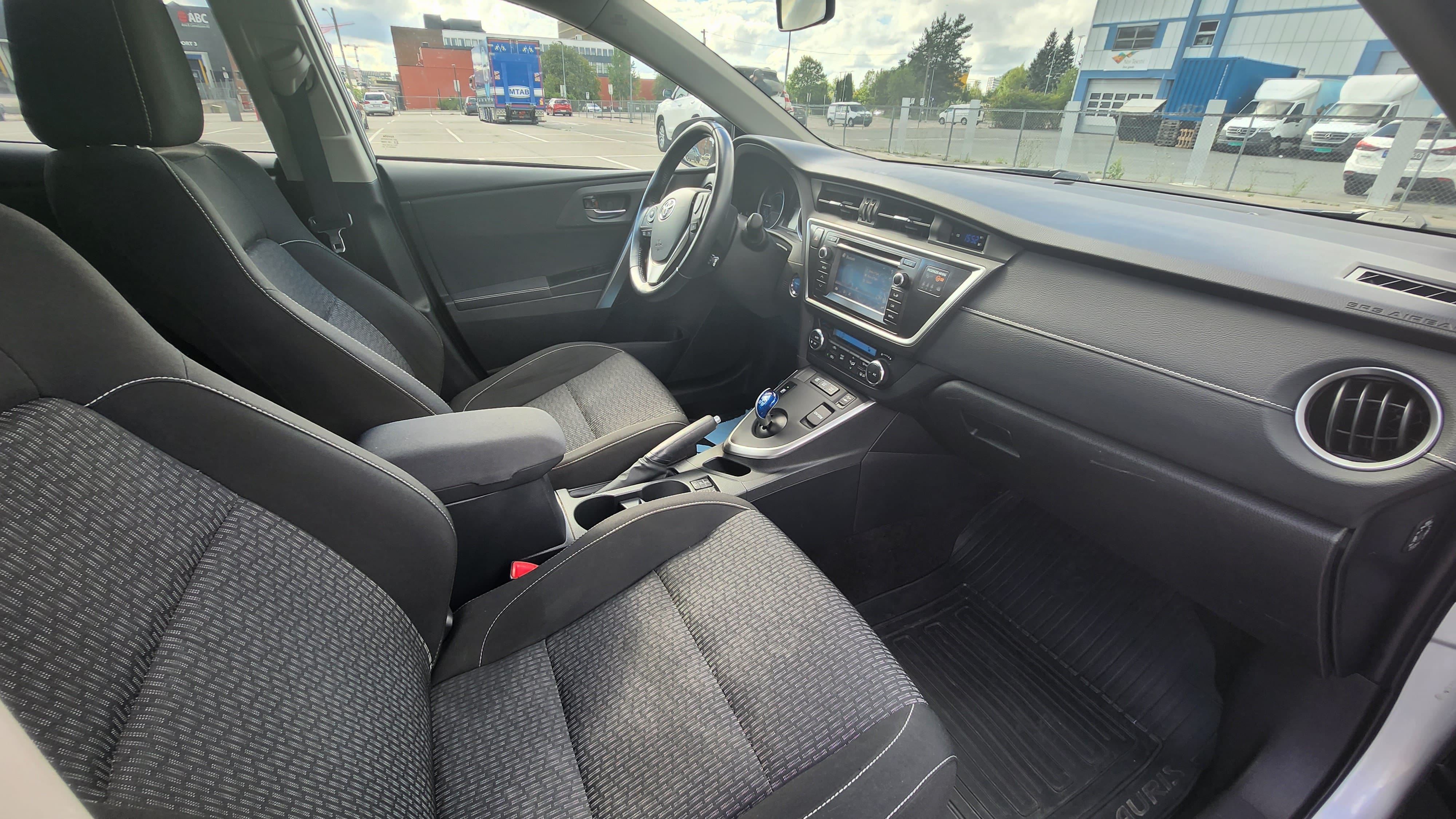 Toyota Auris 1,8 Bensin, Automat, perfekt for korte og lange kjøreturer. mit Tempomat