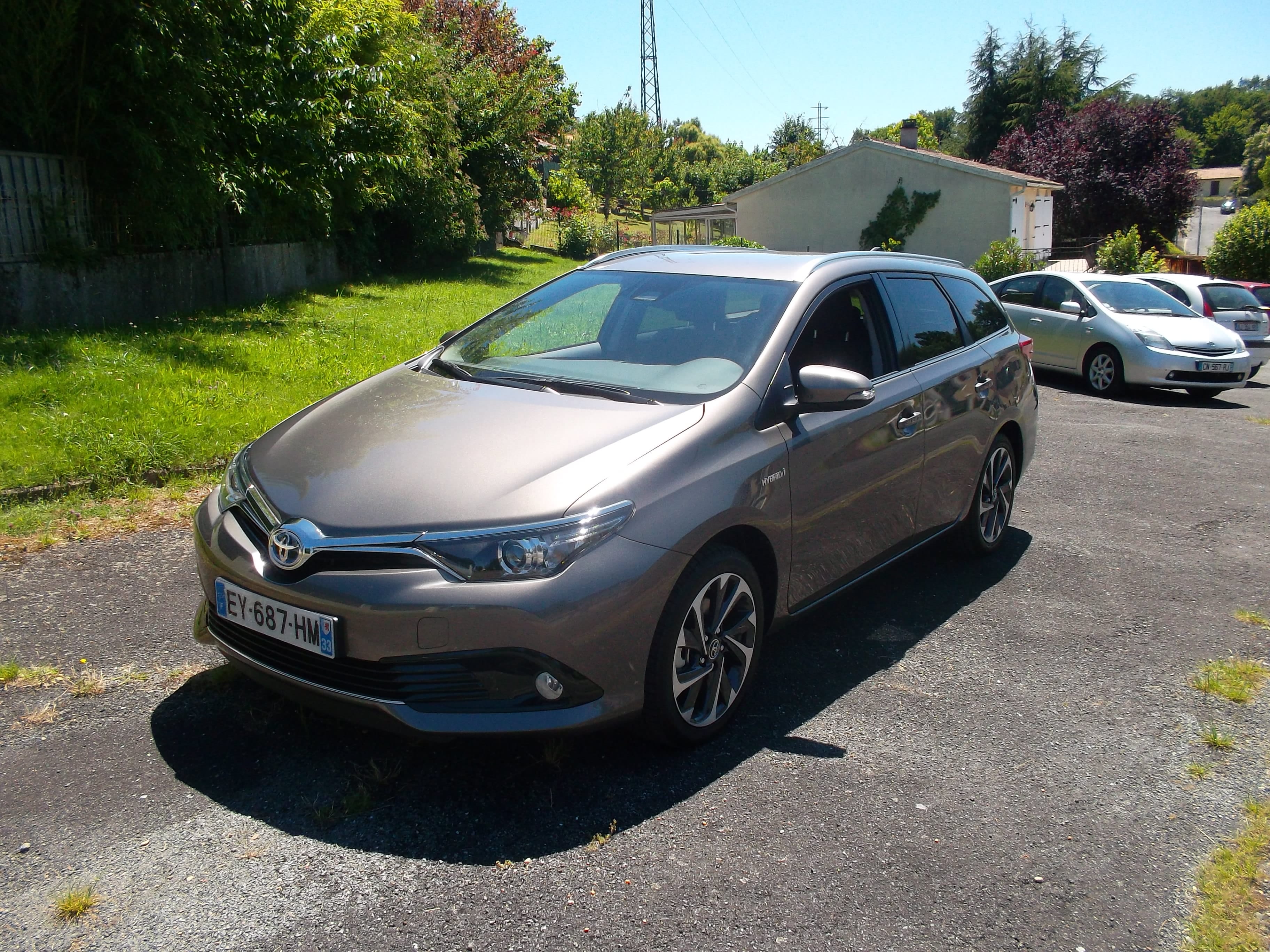 Toyota Auris Break (elect-ess)hybrid, 2018, Essence 95 / Électrique (hybride), automatique
