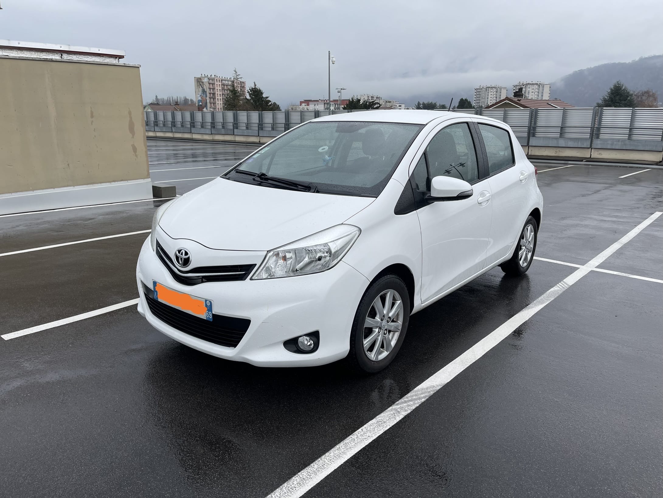 Toyota Yaris Clim - 5, 2013, Essence 95