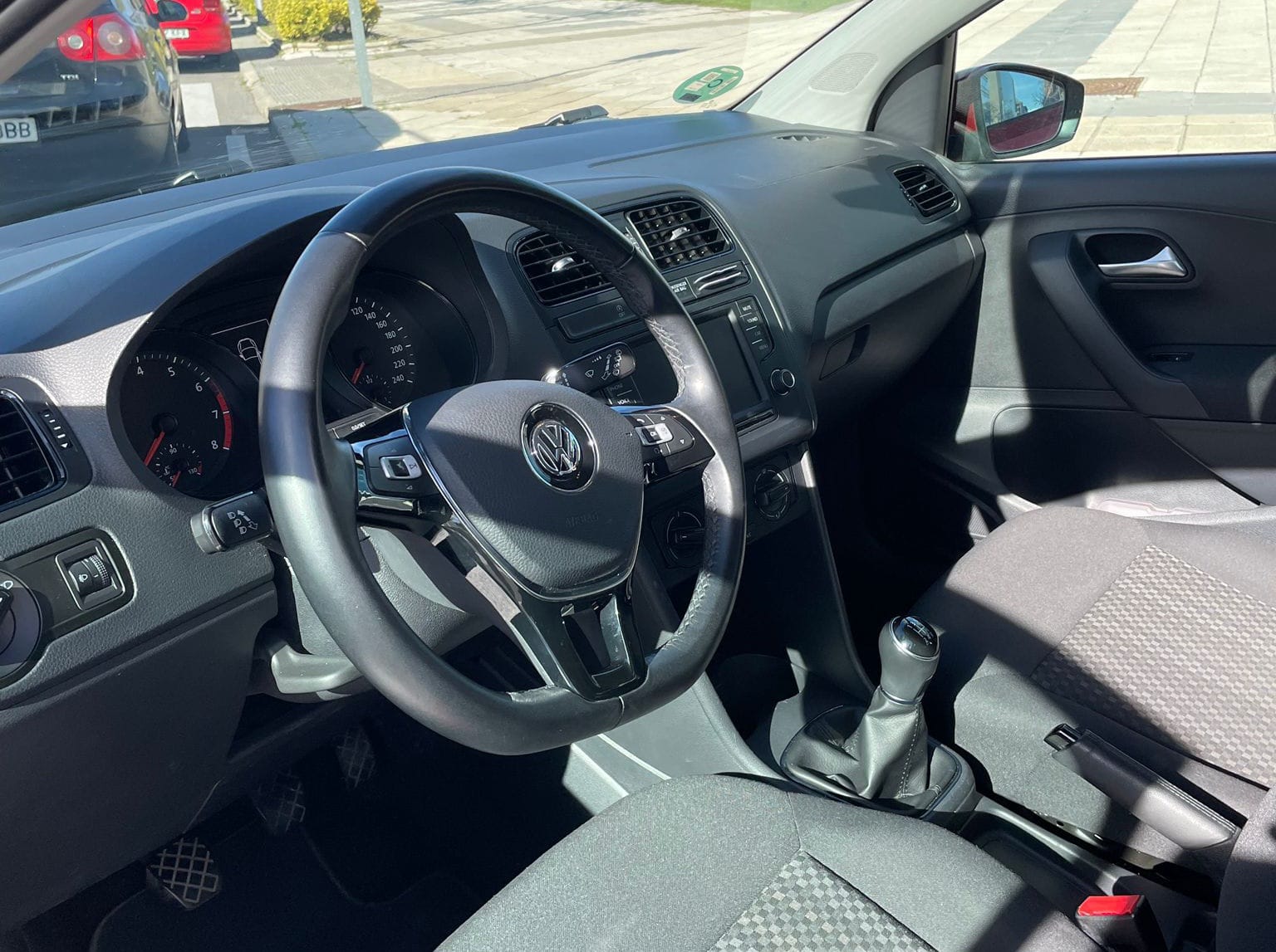 Volkswagen Polo TSI Red avec Apple CarPlay
