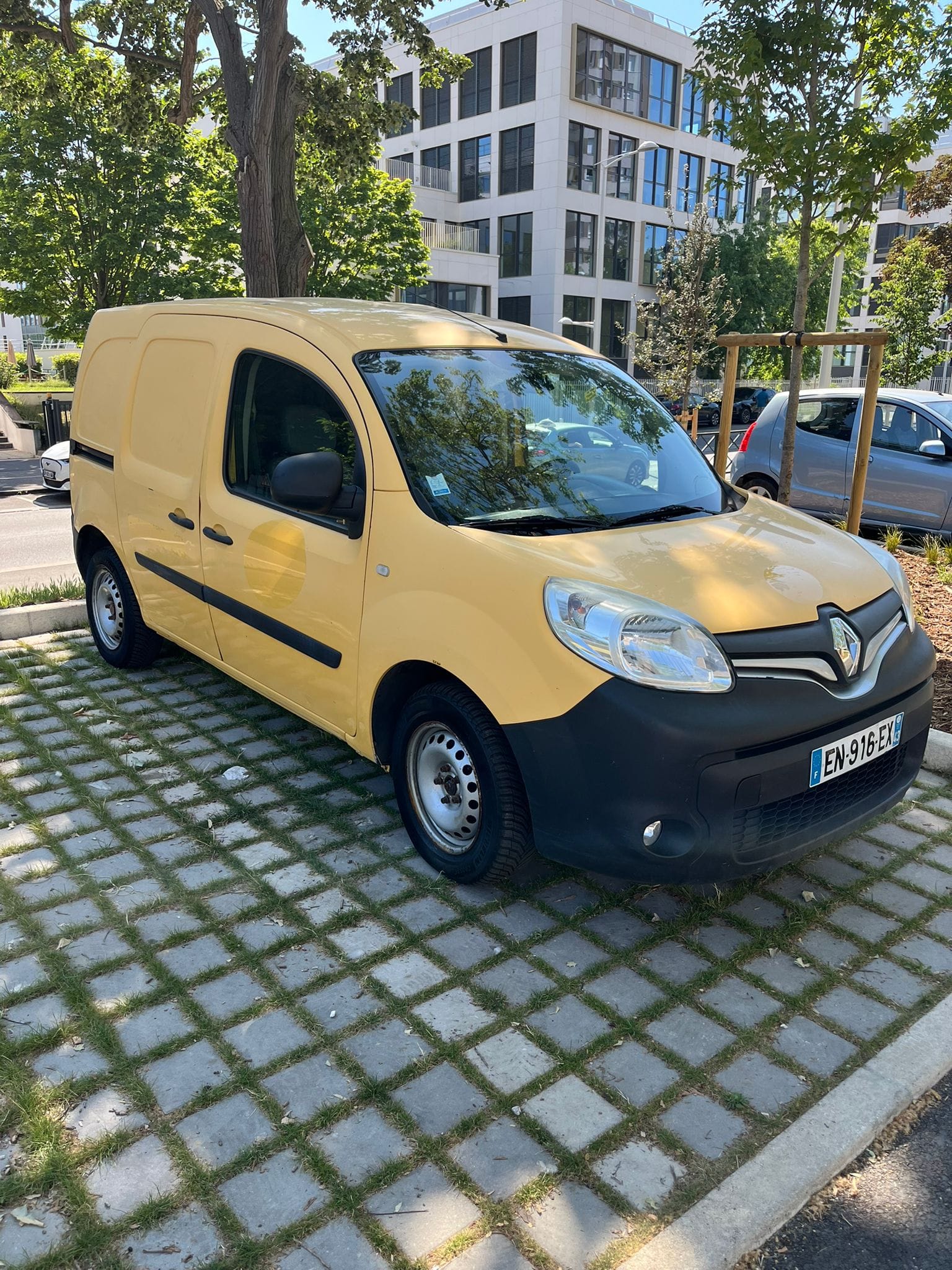 Renault Kangoo Fourgon avec Autoradio