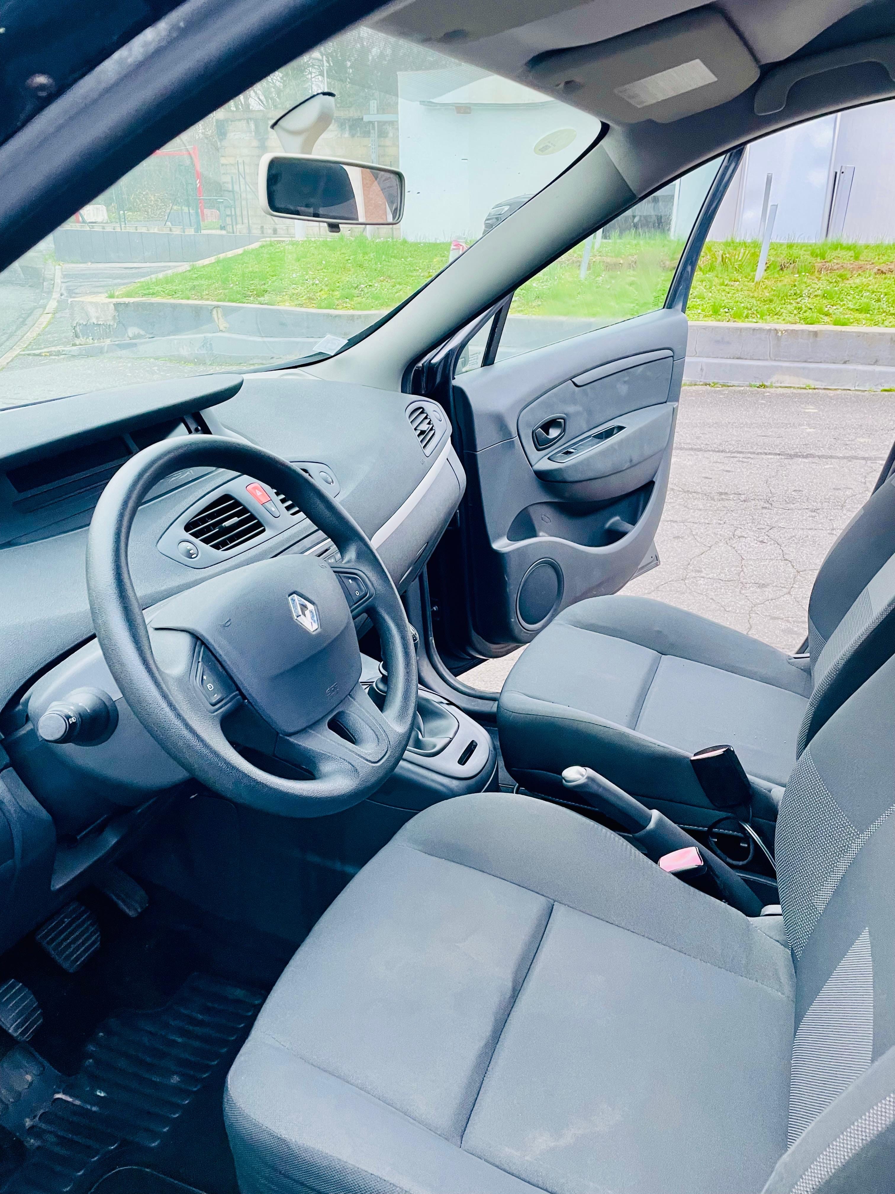 Renault Scenic avec Siège bébé